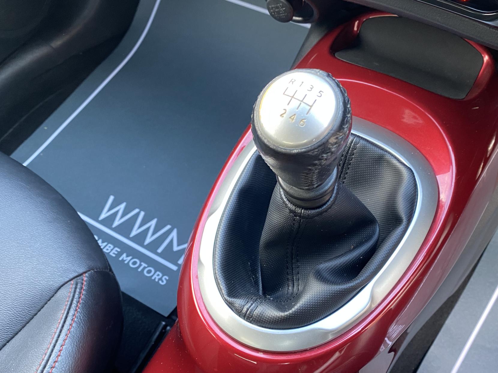 Nissan Juke 1.6 DIG-T Tekna SUV 5dr Petrol Manual Euro 5 (190 ps)