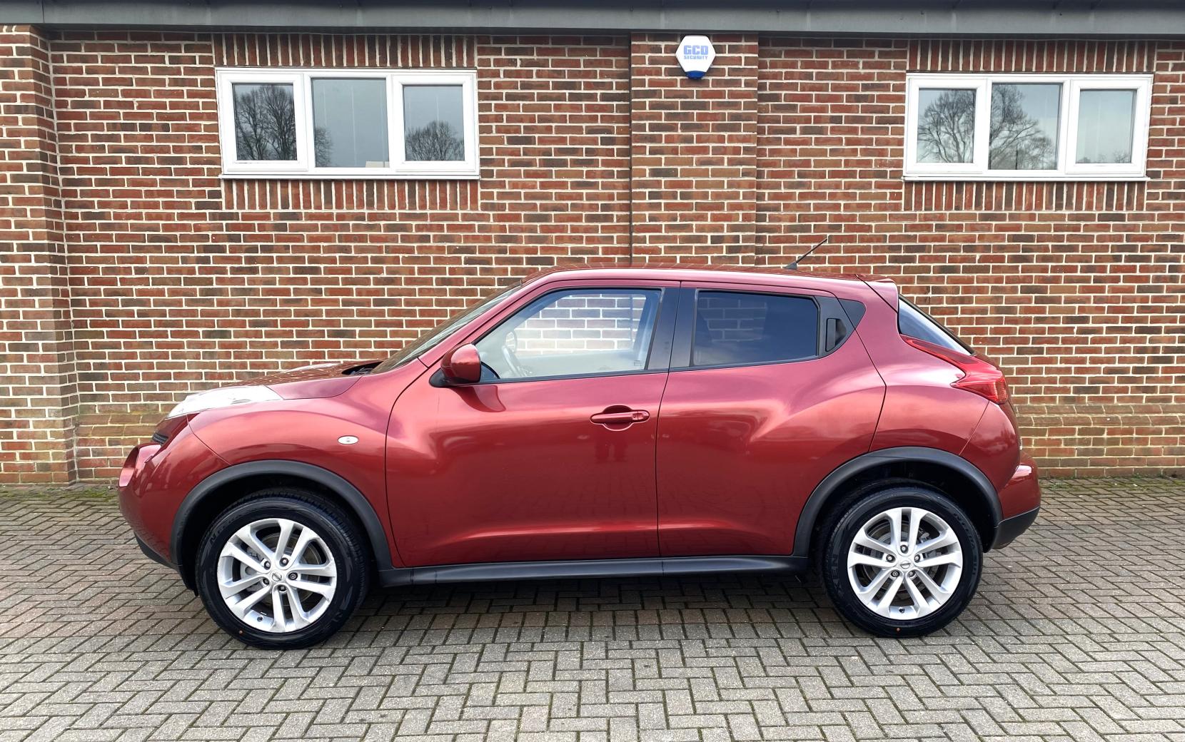 Nissan Juke 1.6 DIG-T Tekna SUV 5dr Petrol Manual Euro 5 (190 ps)