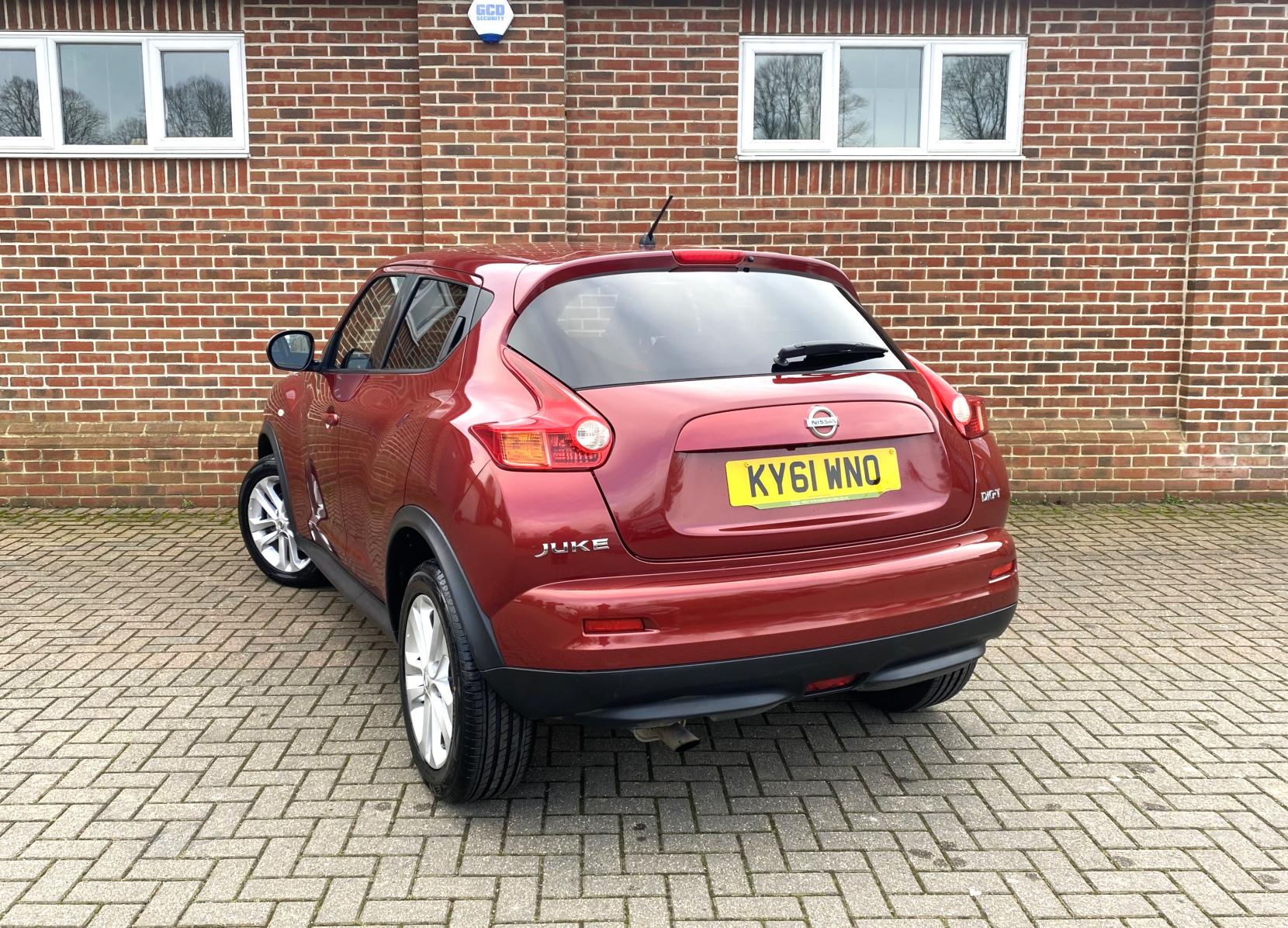 Nissan Juke 1.6 DIG-T Tekna SUV 5dr Petrol Manual Euro 5 (190 ps)