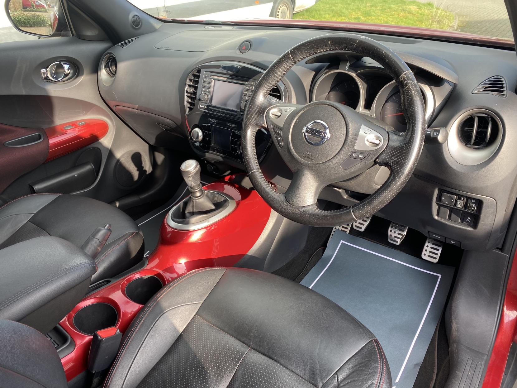 Nissan Juke 1.6 DIG-T Tekna SUV 5dr Petrol Manual Euro 5 (190 ps)