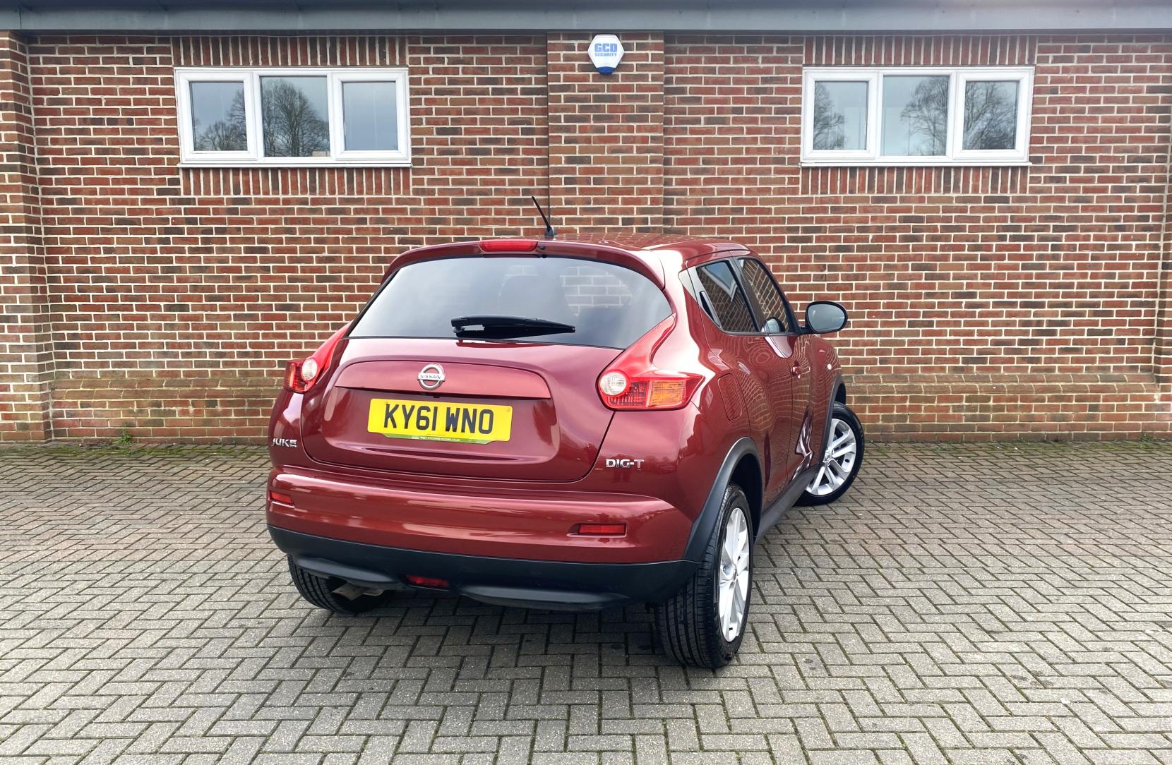 Nissan Juke 1.6 DIG-T Tekna SUV 5dr Petrol Manual Euro 5 (190 ps)