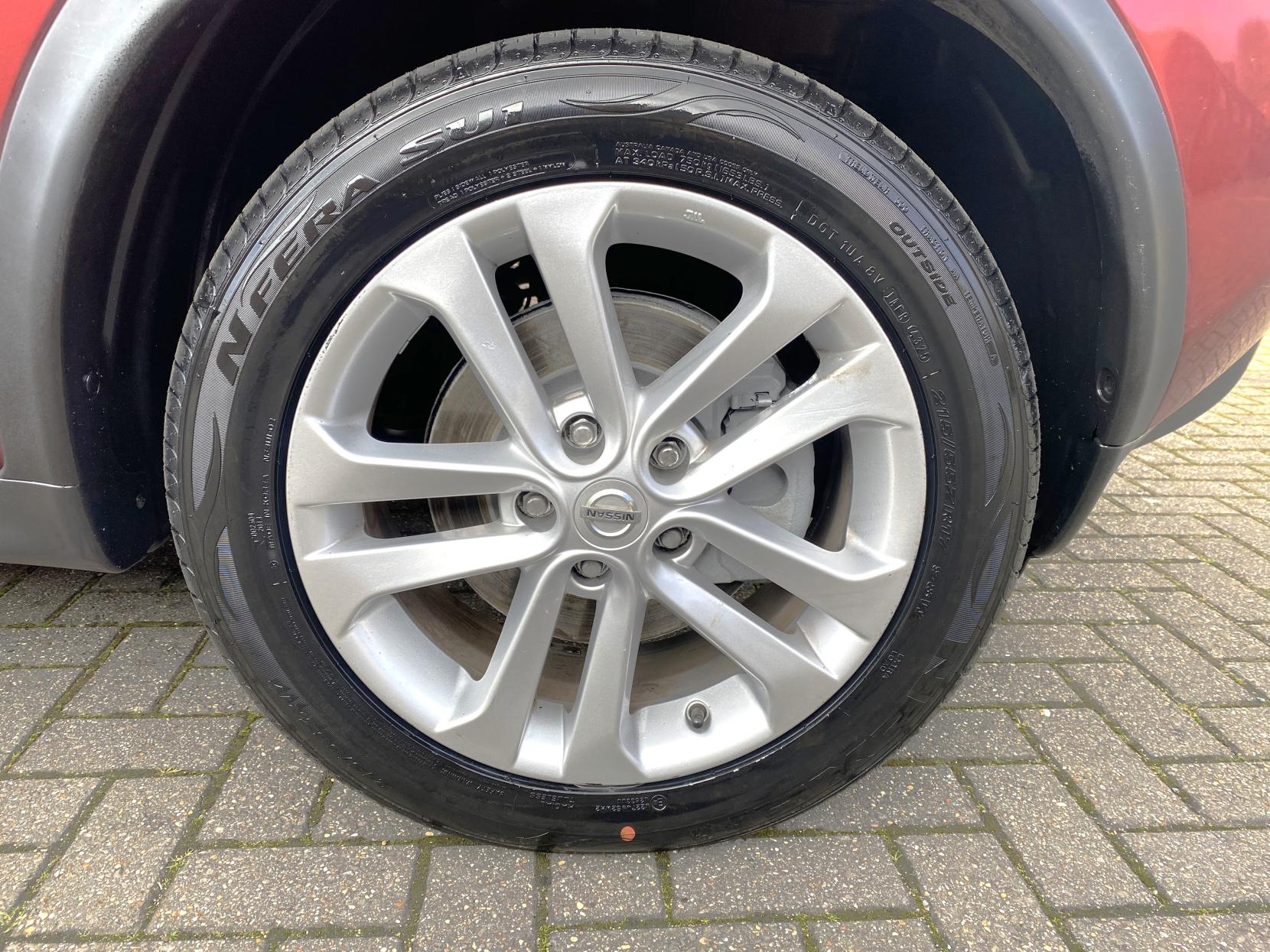 Nissan Juke 1.6 DIG-T Tekna SUV 5dr Petrol Manual Euro 5 (190 ps)