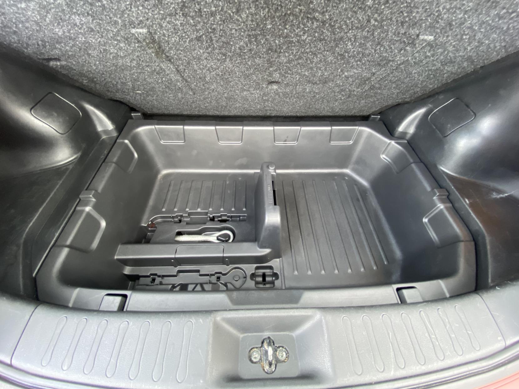 Nissan Juke 1.6 DIG-T Tekna SUV 5dr Petrol Manual Euro 5 (190 ps)