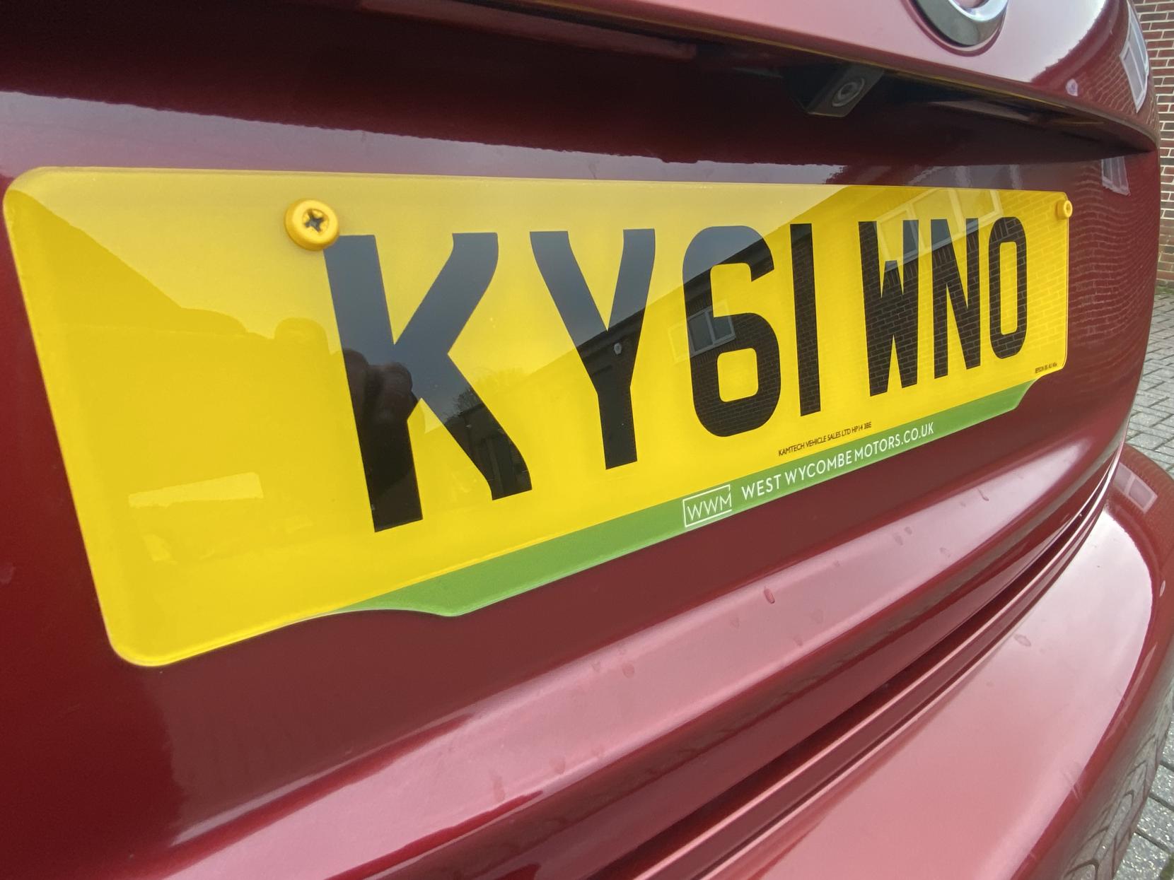 Nissan Juke 1.6 DIG-T Tekna SUV 5dr Petrol Manual Euro 5 (190 ps)