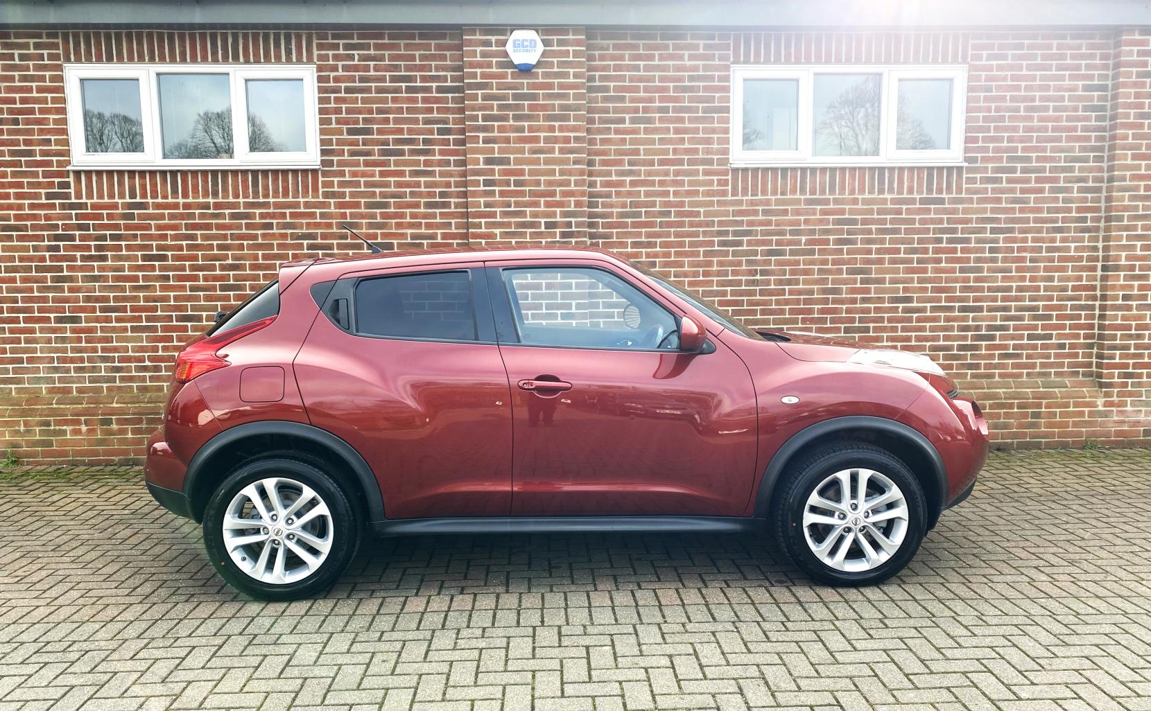 Nissan Juke 1.6 DIG-T Tekna SUV 5dr Petrol Manual Euro 5 (190 ps)