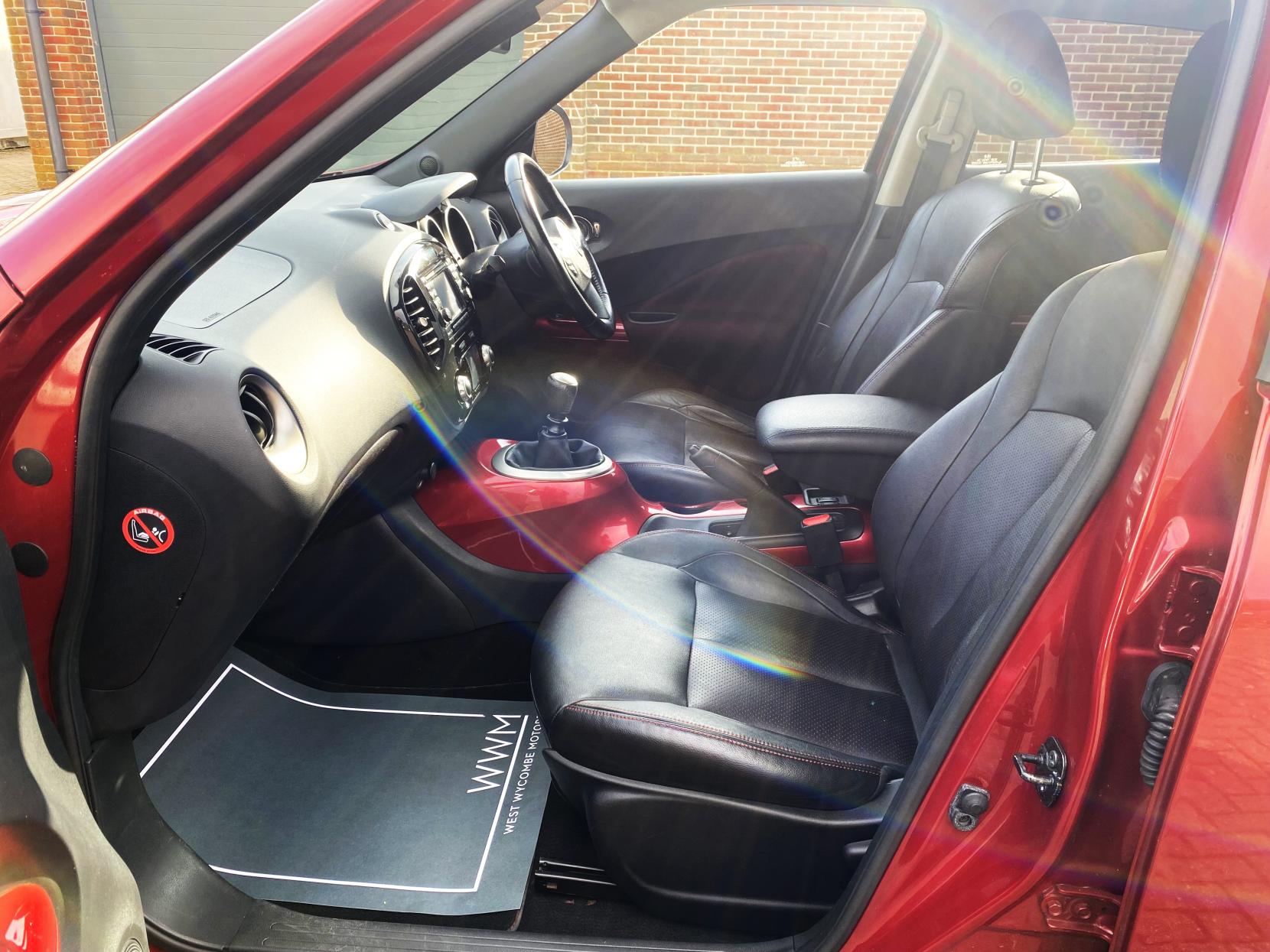 Nissan Juke 1.6 DIG-T Tekna SUV 5dr Petrol Manual Euro 5 (190 ps)