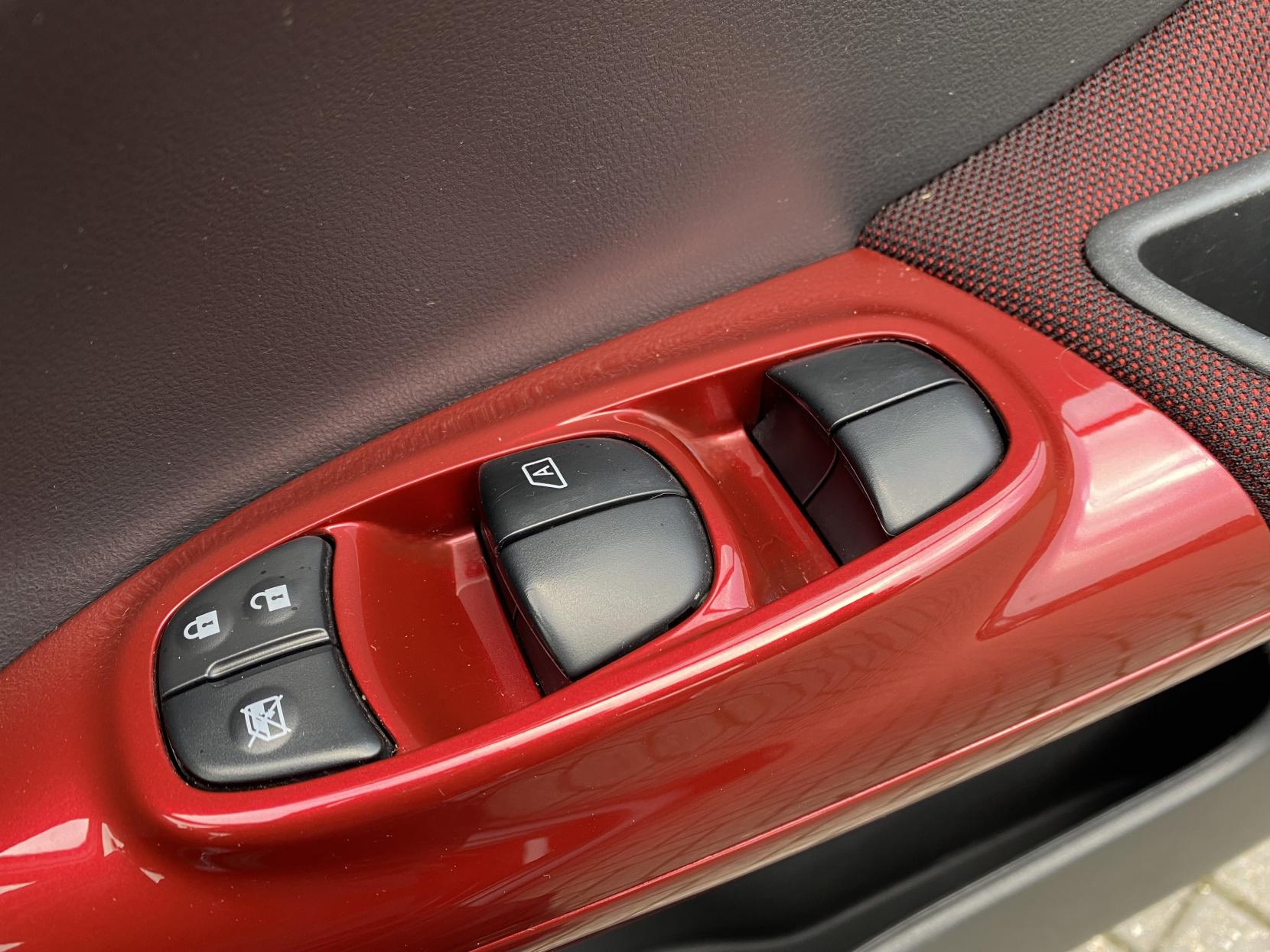 Nissan Juke 1.6 DIG-T Tekna SUV 5dr Petrol Manual Euro 5 (190 ps)