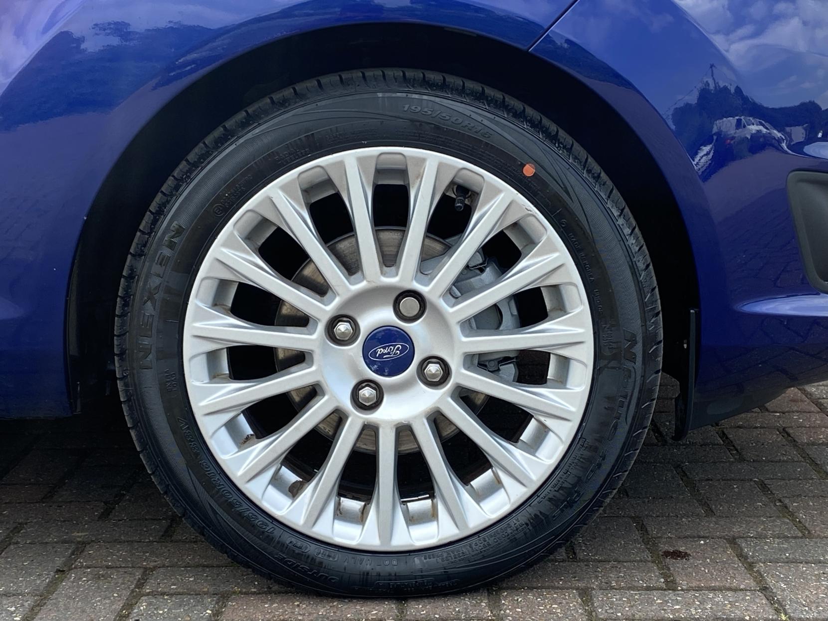 Ford Fiesta 1.0T EcoBoost Titanium Hatchback 5dr Petrol Powershift Euro 5 (100 ps)