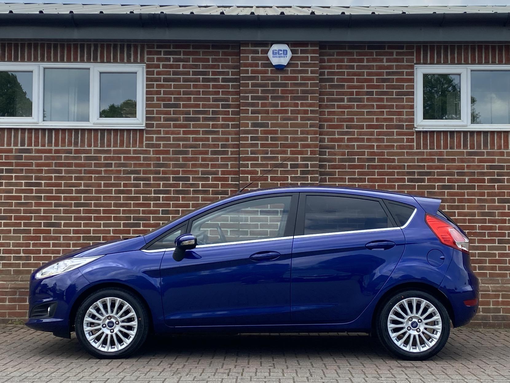 Ford Fiesta 1.0T EcoBoost Titanium Hatchback 5dr Petrol Powershift Euro 5 (100 ps)