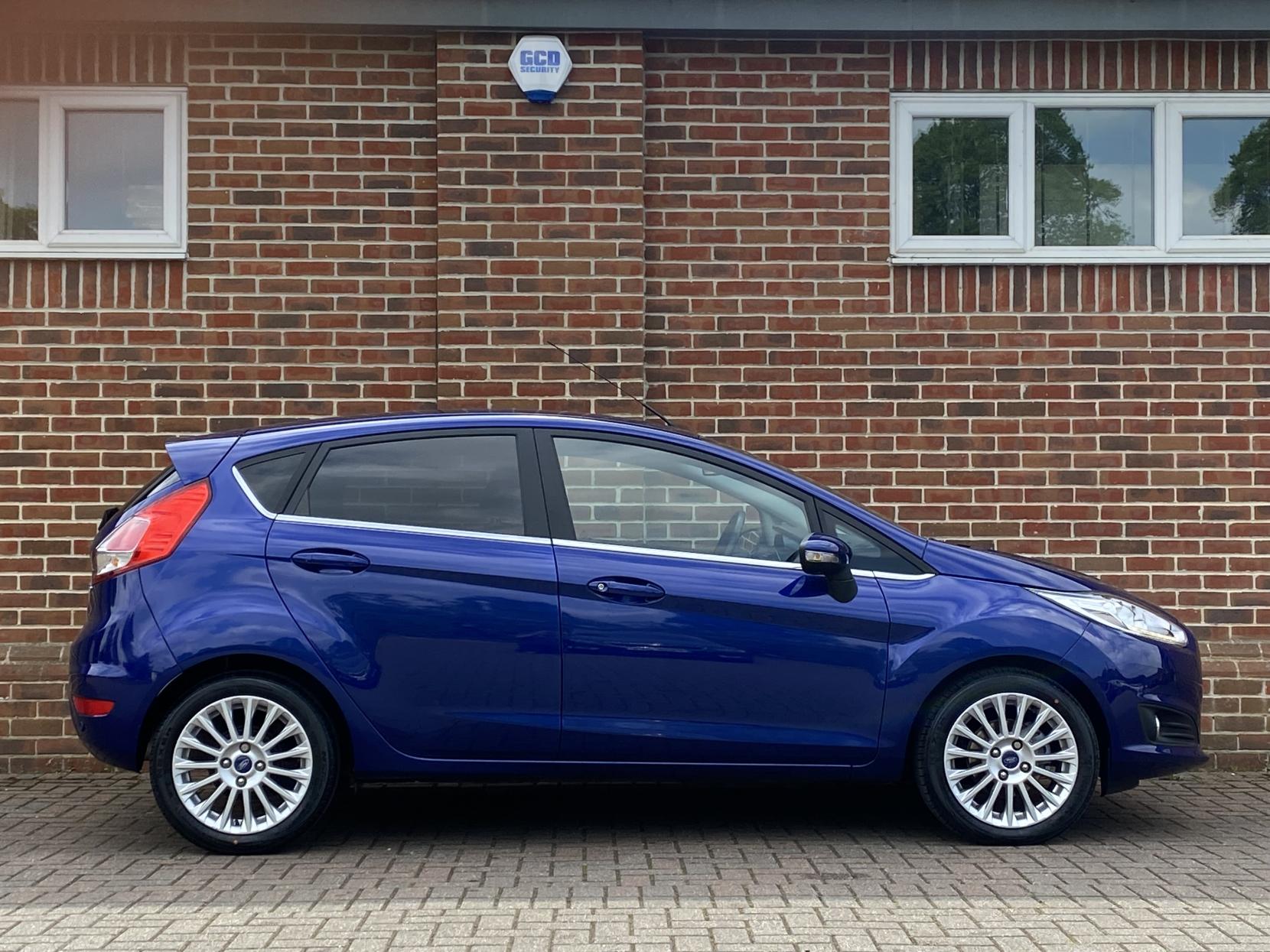 Ford Fiesta 1.0T EcoBoost Titanium Hatchback 5dr Petrol Powershift Euro 5 (100 ps)