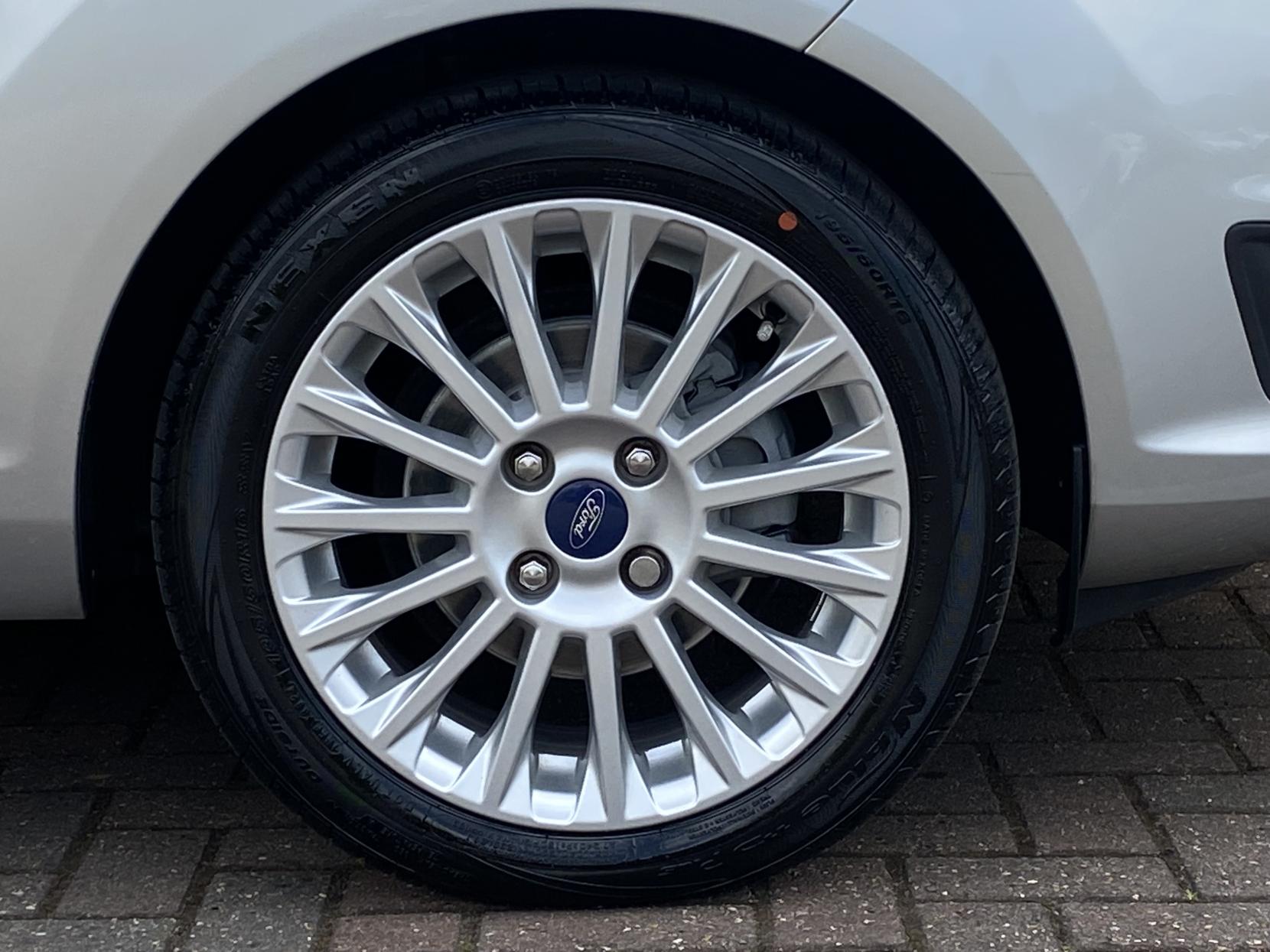 Ford Fiesta 1.0T EcoBoost Titanium Hatchback 5dr Petrol Manual Euro 5 (s/s) (100 ps)