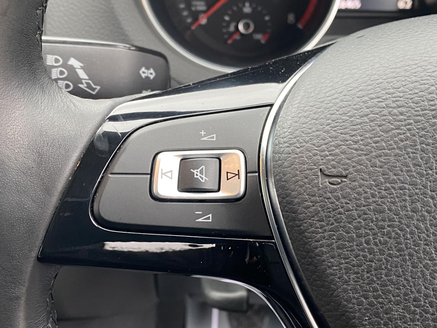 Volkswagen Polo 1.2 TSI BlueMotion Tech SE Hatchback 5dr Petrol Manual Euro 6 (s/s) (90 ps)