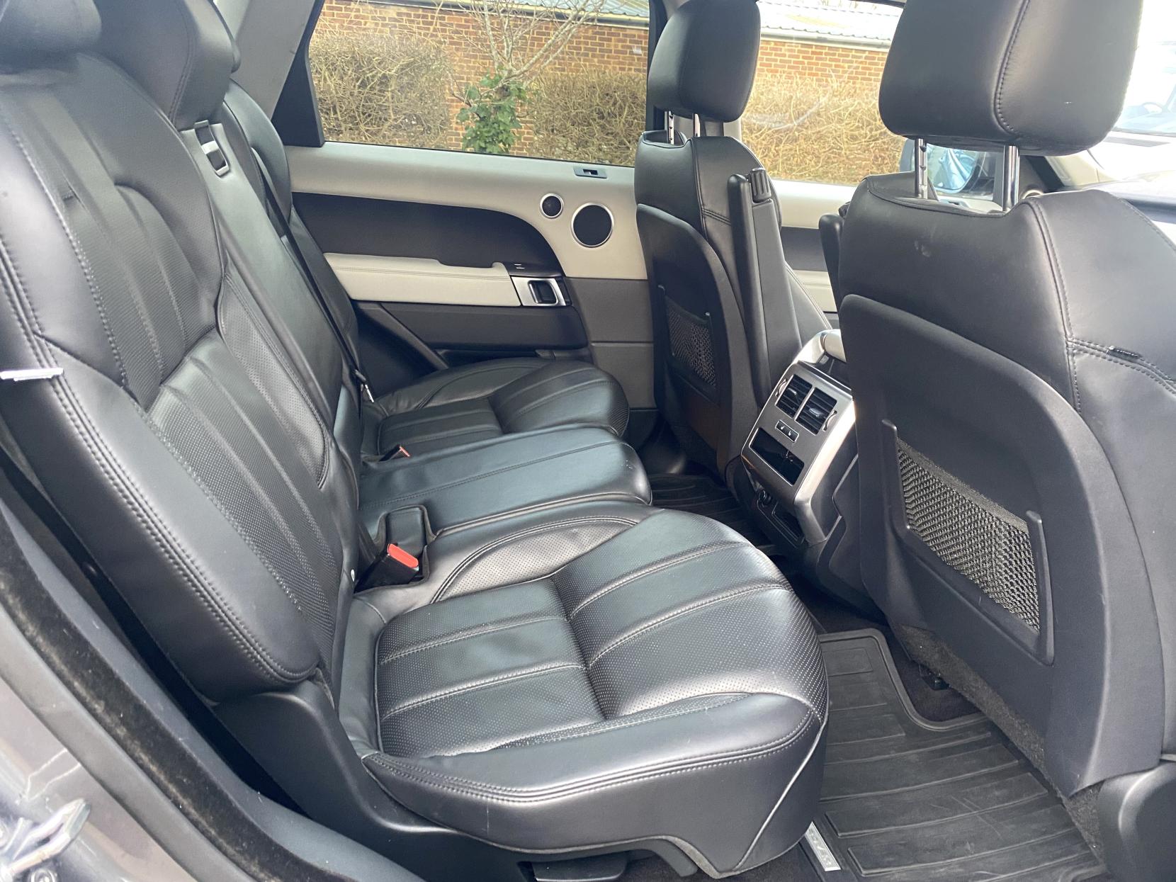 Land Rover Range Rover Sport 3.0 SD V6 HSE SUV 5dr Diesel Auto 4WD Euro 6 (s/s) (306 ps)