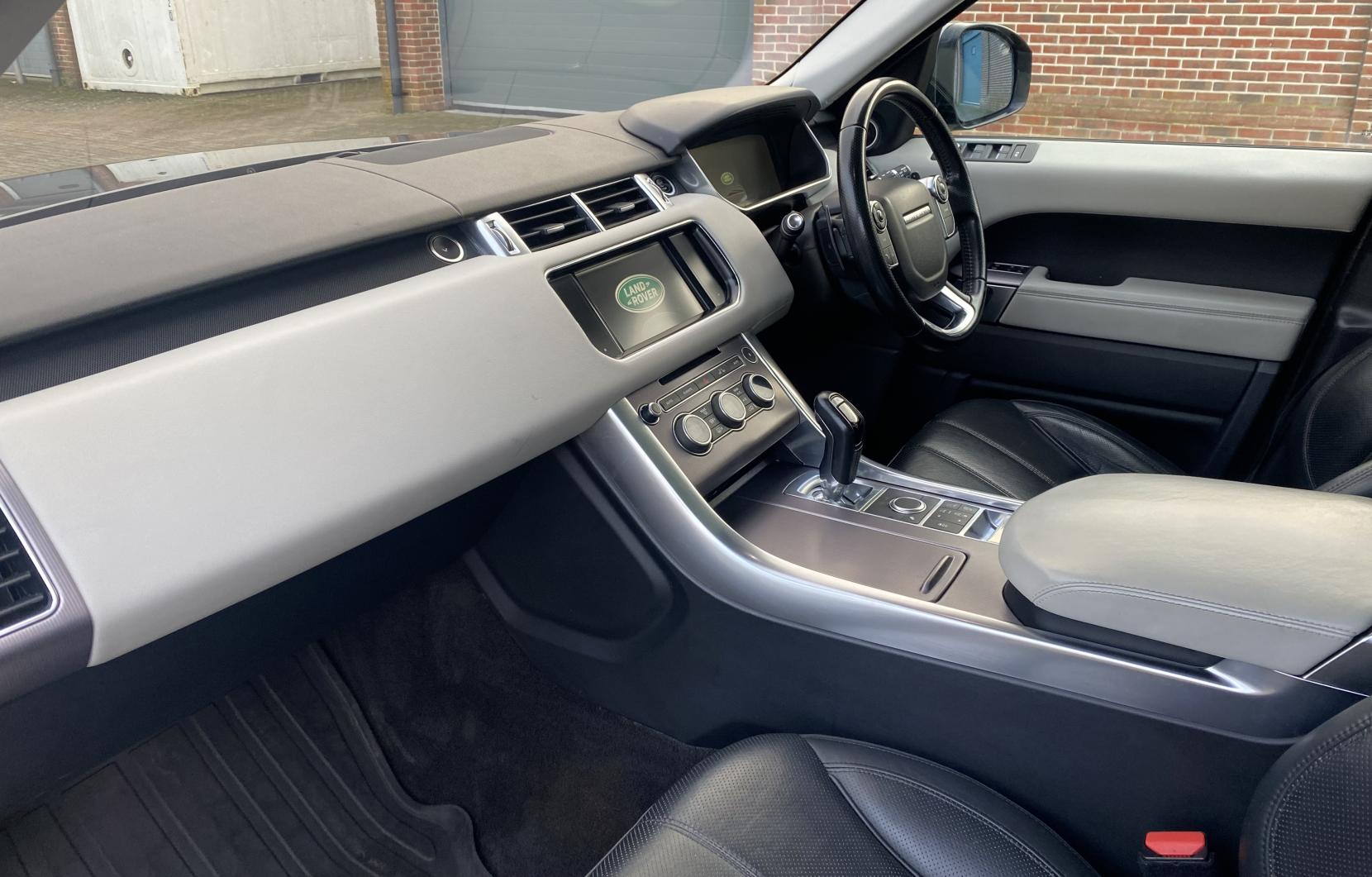 Land Rover Range Rover Sport 3.0 SD V6 HSE SUV 5dr Diesel Auto 4WD Euro 6 (s/s) (306 ps)