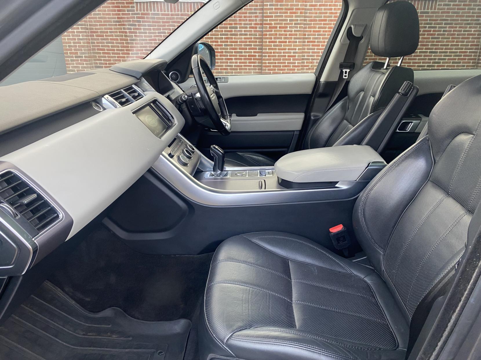 Land Rover Range Rover Sport 3.0 SD V6 HSE SUV 5dr Diesel Auto 4WD Euro 6 (s/s) (306 ps)