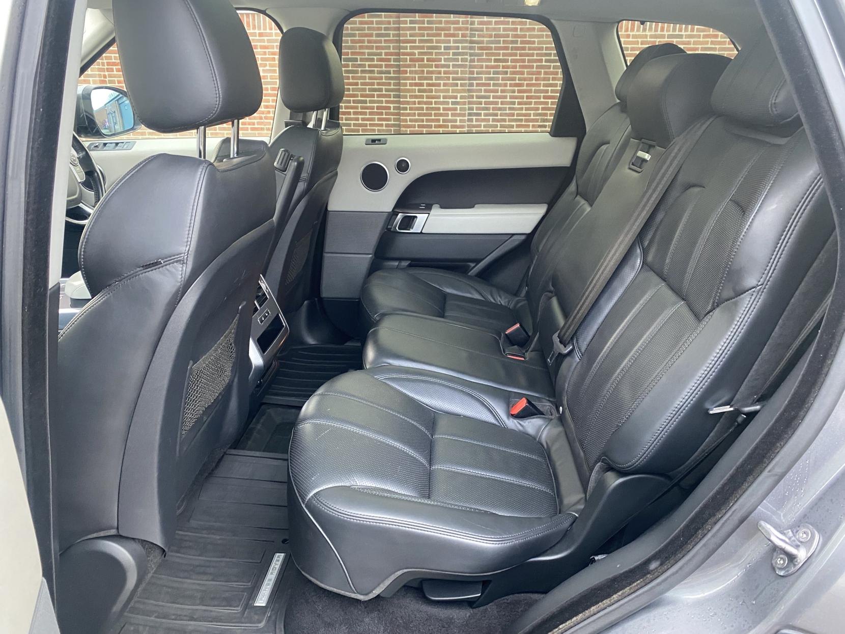 Land Rover Range Rover Sport 3.0 SD V6 HSE SUV 5dr Diesel Auto 4WD Euro 6 (s/s) (306 ps)