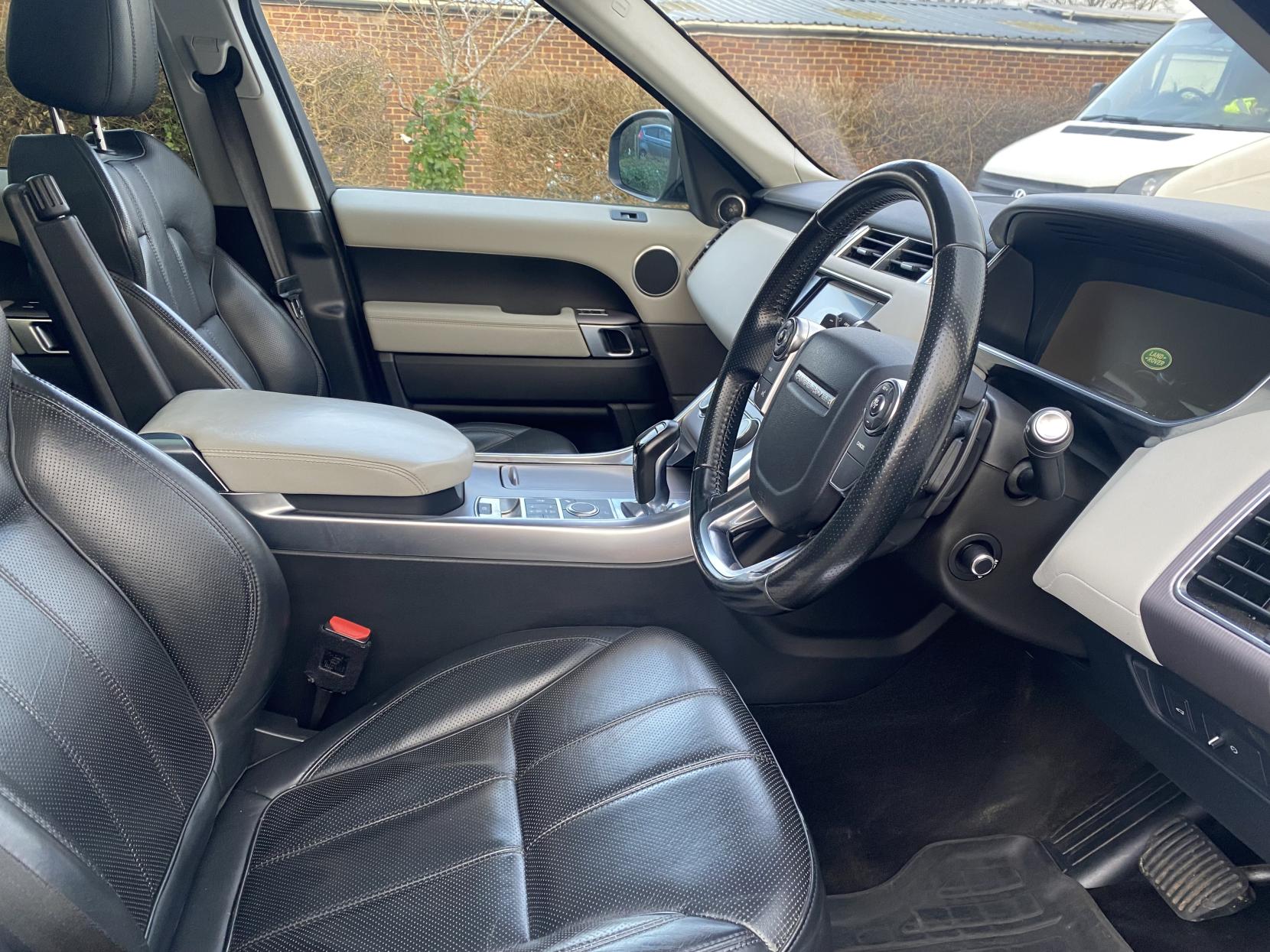 Land Rover Range Rover Sport 3.0 SD V6 HSE SUV 5dr Diesel Auto 4WD Euro 6 (s/s) (306 ps)