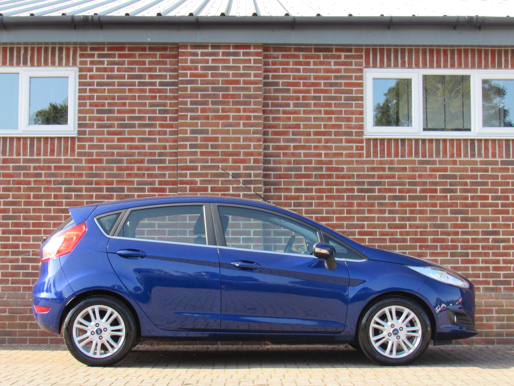 Ford Fiesta 1.0T EcoBoost Zetec Hatchback 5dr Petrol Manual Euro 5 (s/s) (100 ps)