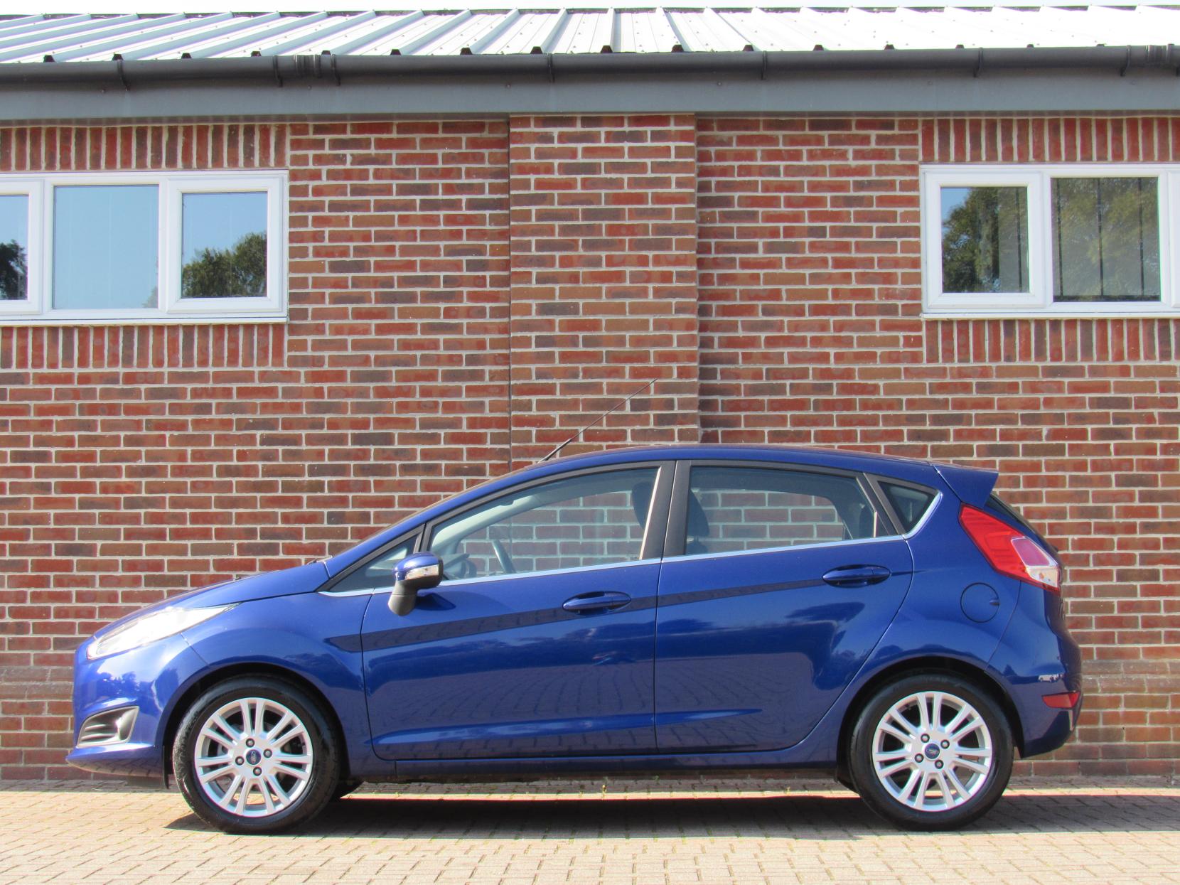 Ford Fiesta 1.0T EcoBoost Zetec Hatchback 5dr Petrol Manual Euro 5 (s/s) (100 ps)