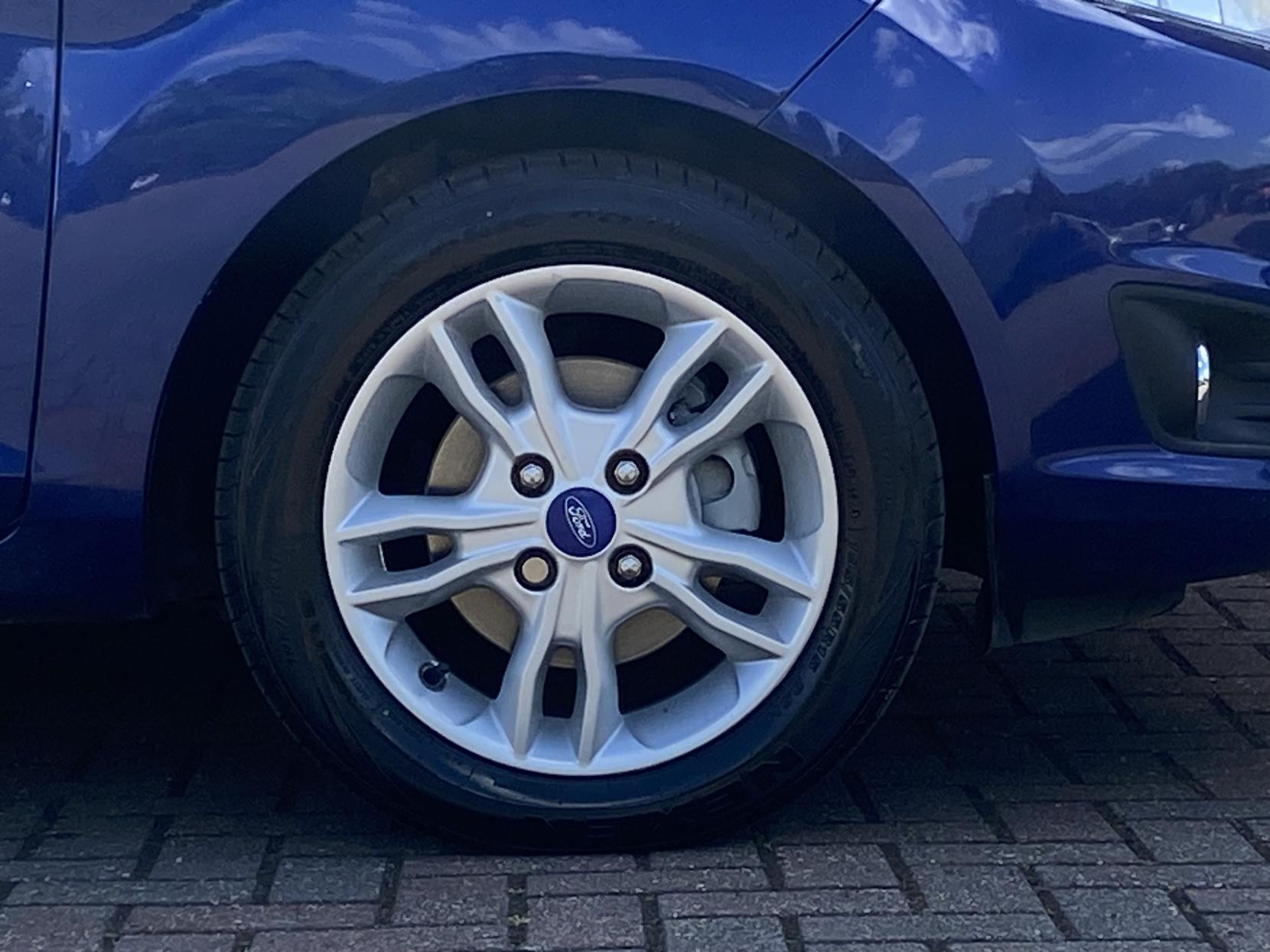 Ford Fiesta 1.0T EcoBoost Zetec Hatchback 5dr Petrol Manual Euro 5 (s/s) (100 ps)
