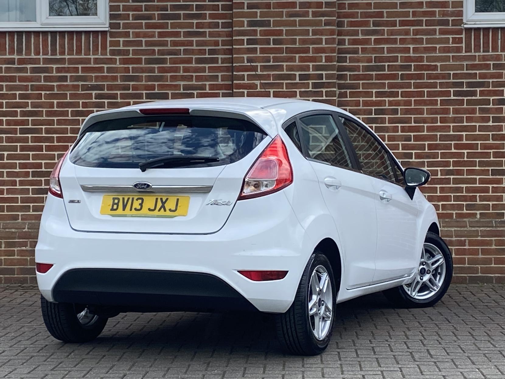 Ford Fiesta 1.0 Zetec Hatchback 5dr Petrol Manual Euro 5 (s/s) (80 ps)