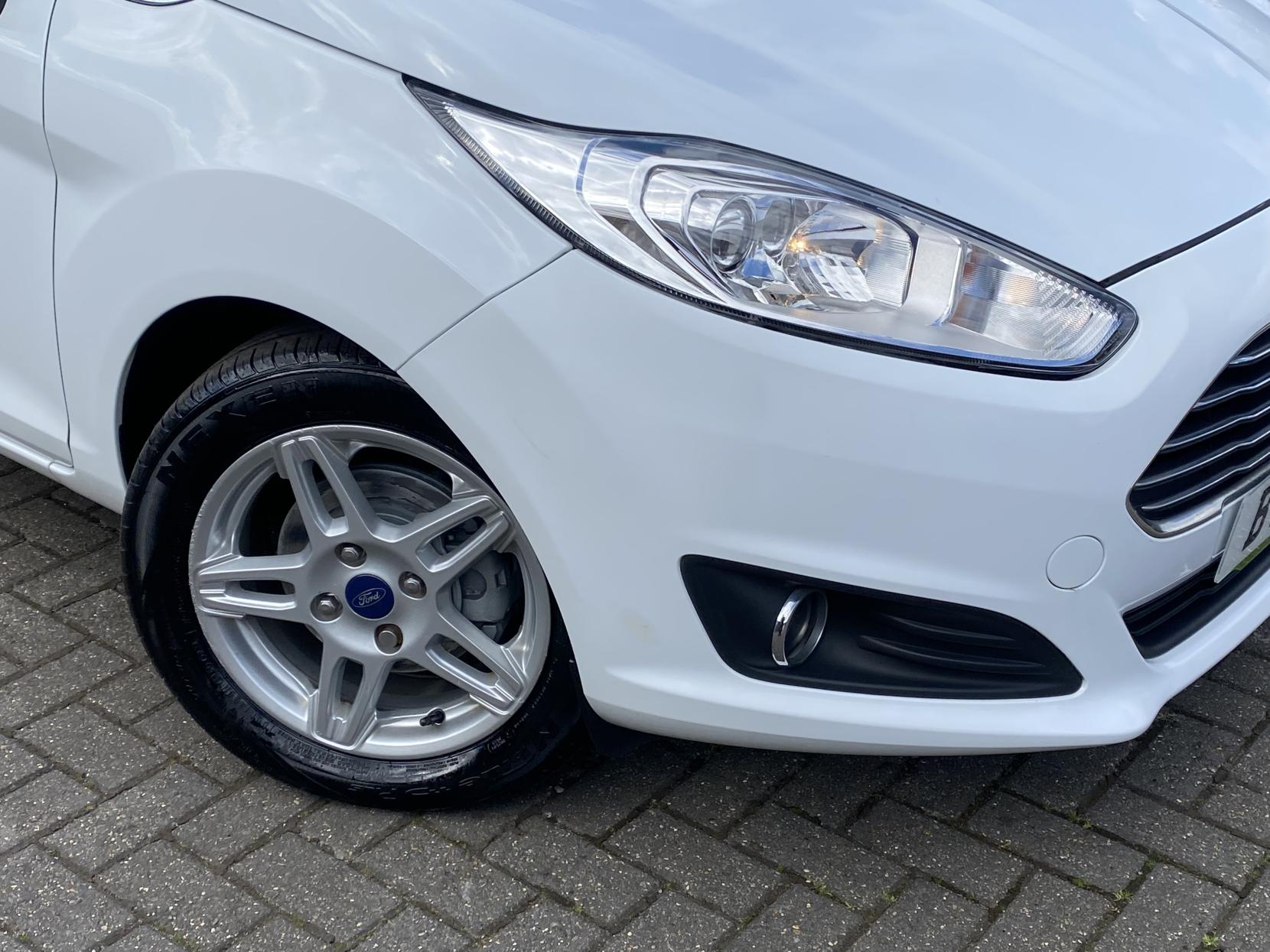 Ford Fiesta 1.0 Zetec Hatchback 5dr Petrol Manual Euro 5 (s/s) (80 ps)