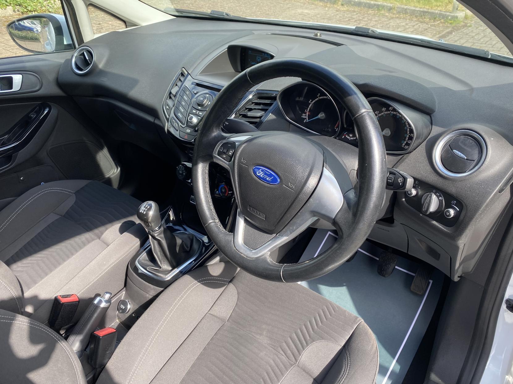 Ford Fiesta 1.0 Zetec Hatchback 5dr Petrol Manual Euro 5 (s/s) (80 ps)