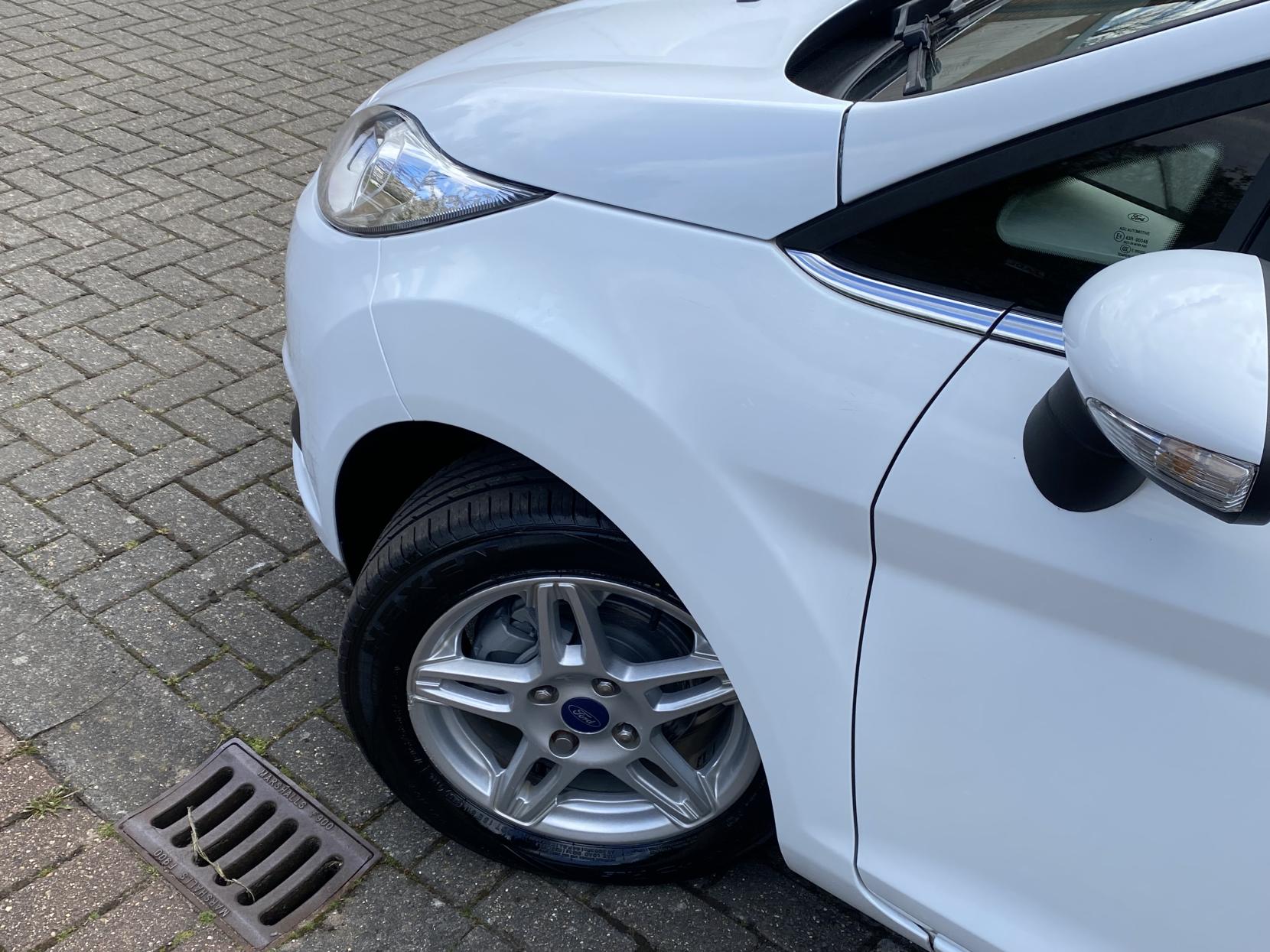 Ford Fiesta 1.0 Zetec Hatchback 5dr Petrol Manual Euro 5 (s/s) (80 ps)