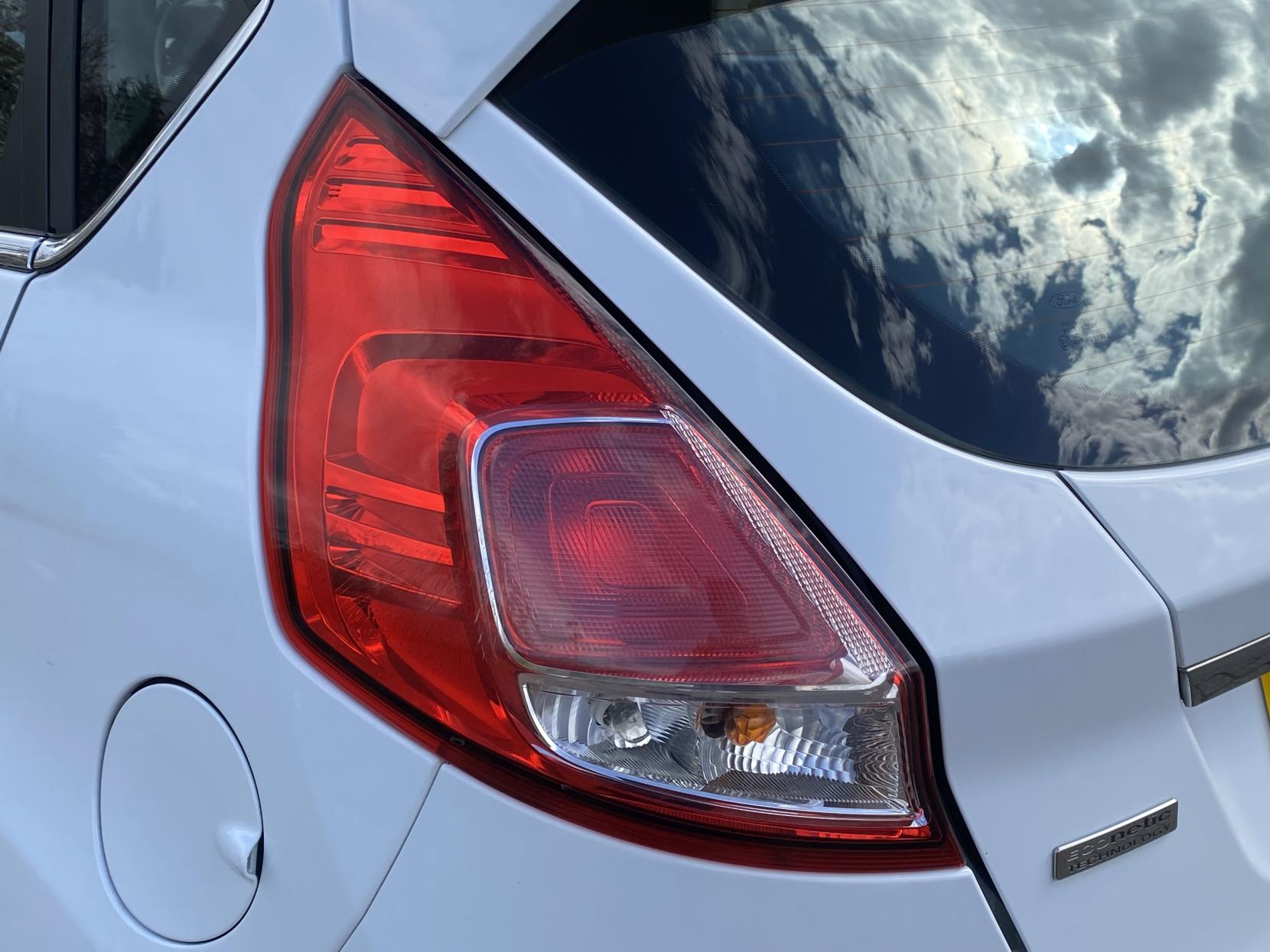 Ford Fiesta 1.0 Zetec Hatchback 5dr Petrol Manual Euro 5 (s/s) (80 ps)