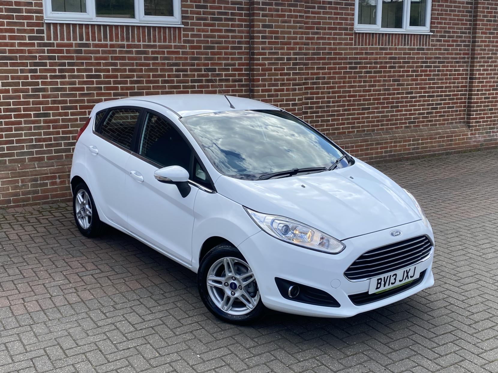 Ford Fiesta 1.0 Zetec Hatchback 5dr Petrol Manual Euro 5 (s/s) (80 ps)