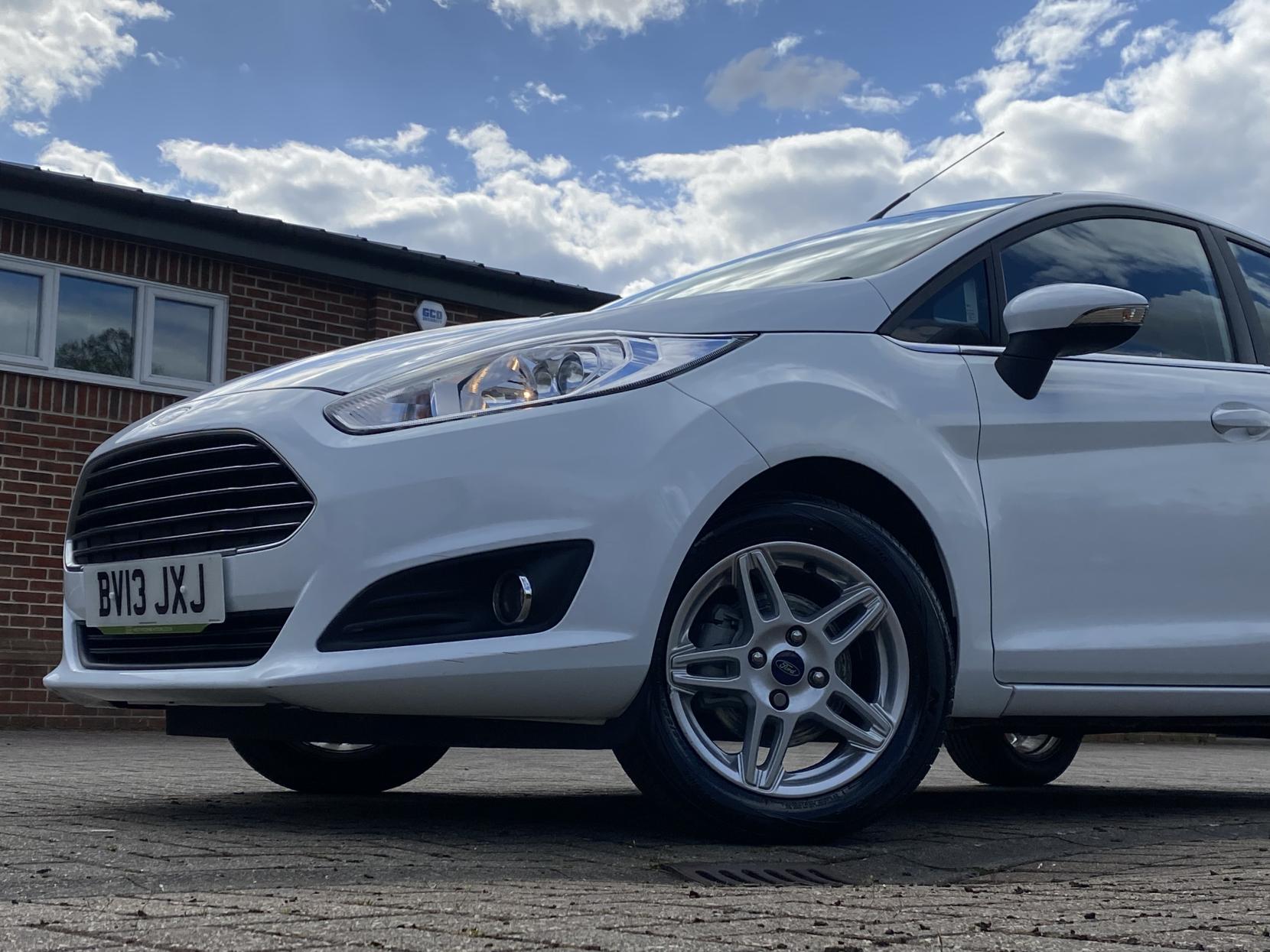 Ford Fiesta 1.0 Zetec Hatchback 5dr Petrol Manual Euro 5 (s/s) (80 ps)