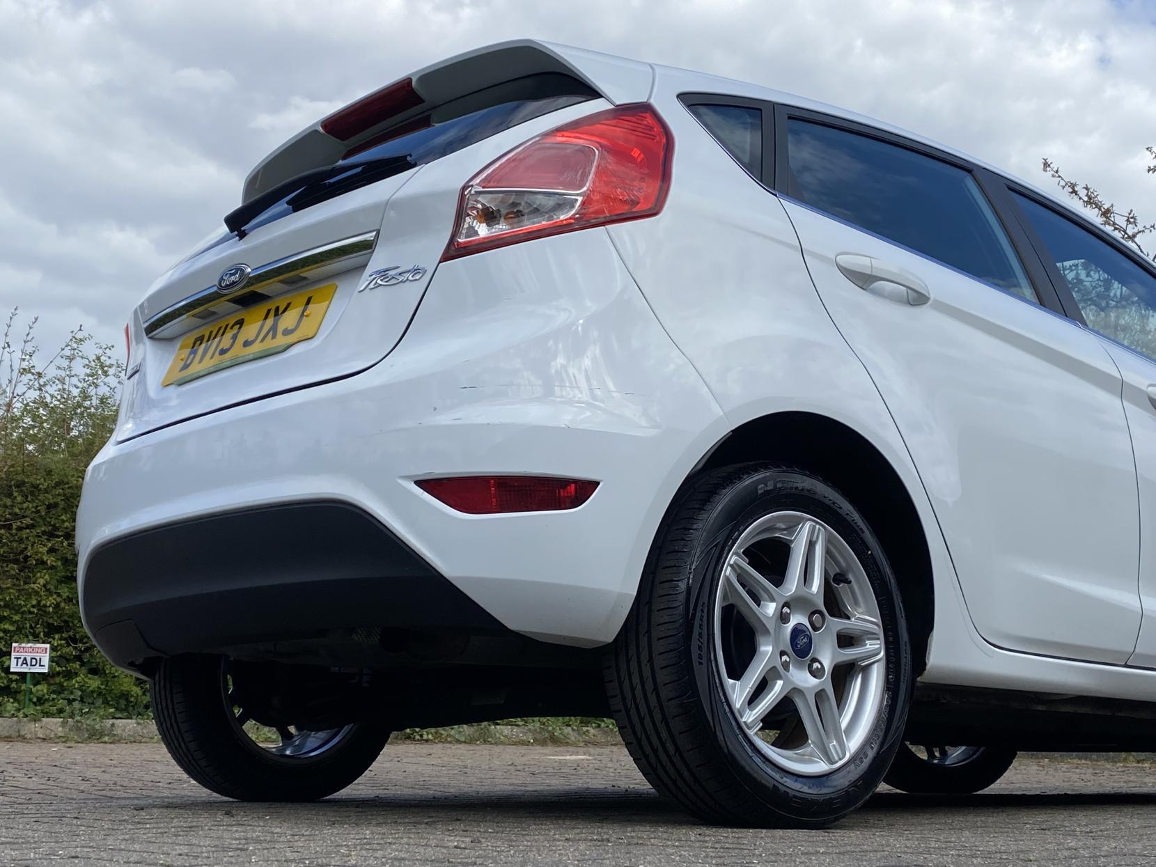 Ford Fiesta 1.0 Zetec Hatchback 5dr Petrol Manual Euro 5 (s/s) (80 ps)