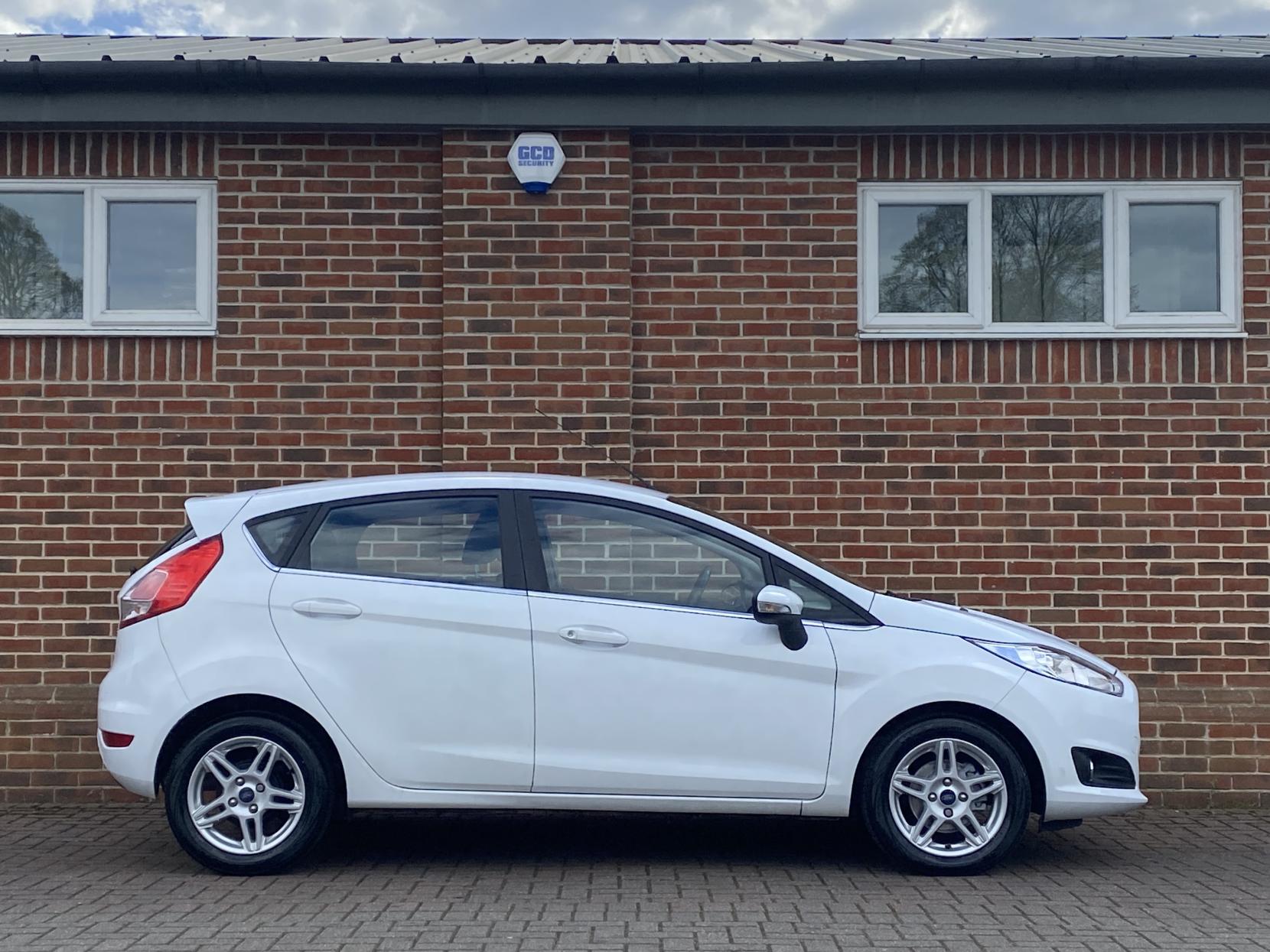 Ford Fiesta 1.0 Zetec Hatchback 5dr Petrol Manual Euro 5 (s/s) (80 ps)