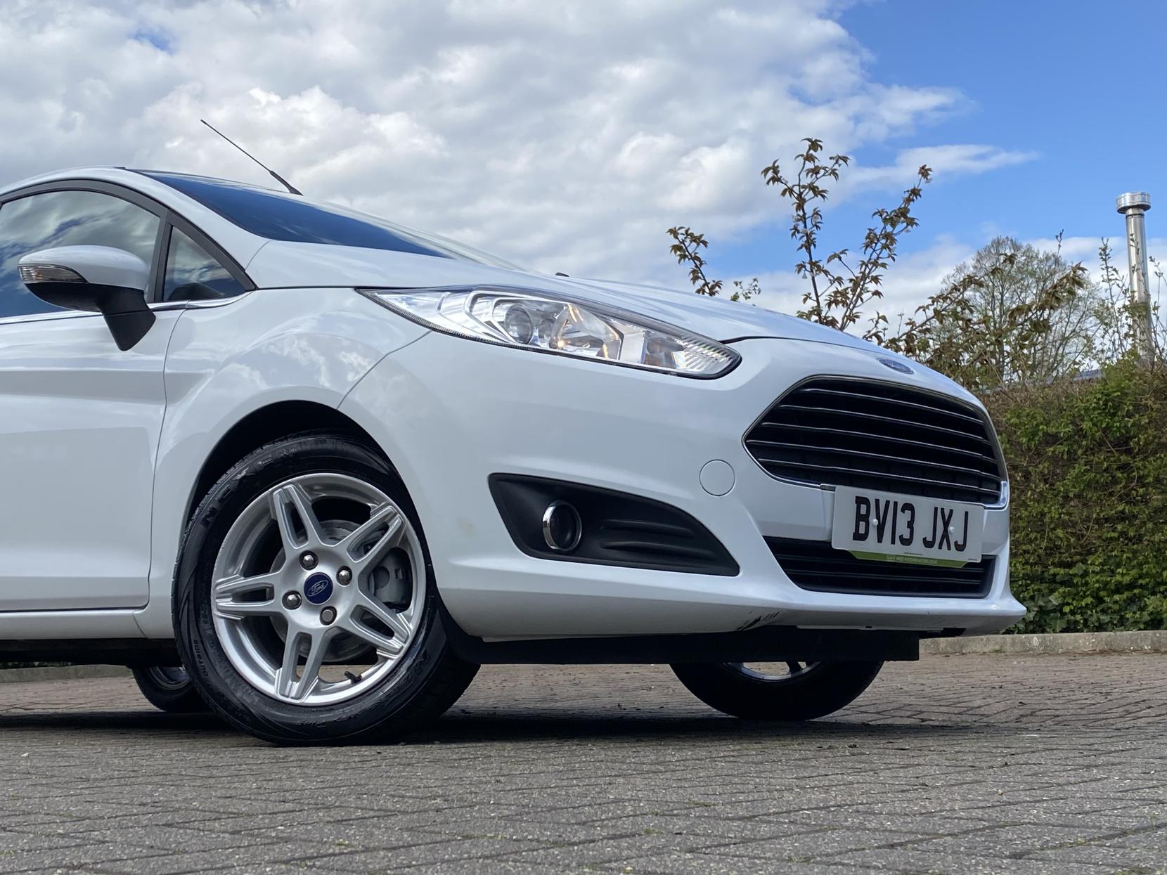 Ford Fiesta 1.0 Zetec Hatchback 5dr Petrol Manual Euro 5 (s/s) (80 ps)