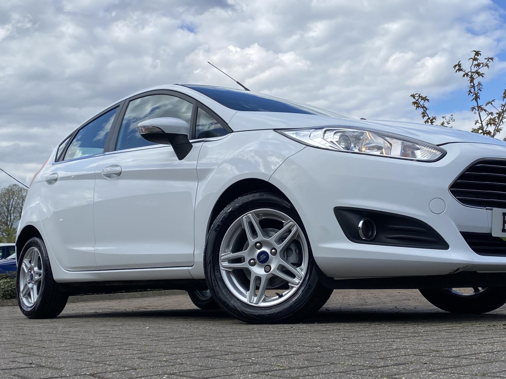 Ford Fiesta 1.0 Zetec Hatchback 5dr Petrol Manual Euro 5 (s/s) (80 ps)