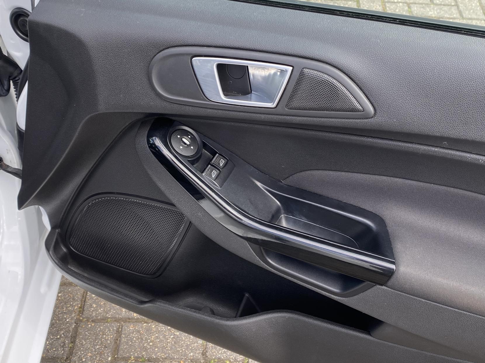 Ford Fiesta 1.0 Zetec Hatchback 5dr Petrol Manual Euro 5 (s/s) (80 ps)