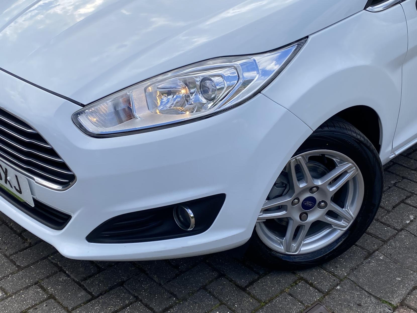Ford Fiesta 1.0 Zetec Hatchback 5dr Petrol Manual Euro 5 (s/s) (80 ps)