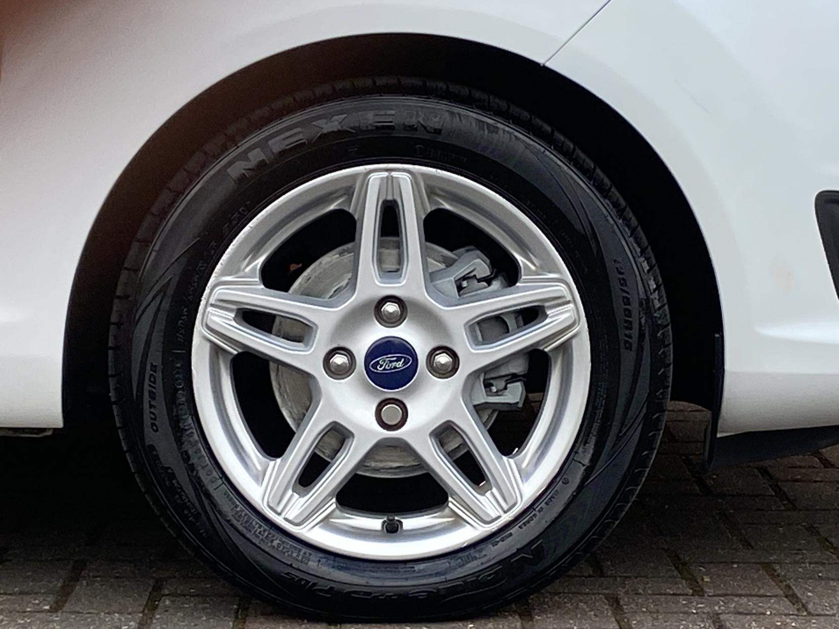 Ford Fiesta 1.0 Zetec Hatchback 5dr Petrol Manual Euro 5 (s/s) (80 ps)