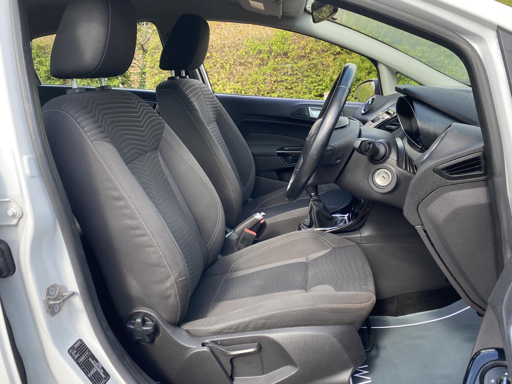 Ford Fiesta 1.0 Zetec Hatchback 5dr Petrol Manual Euro 5 (s/s) (80 ps)