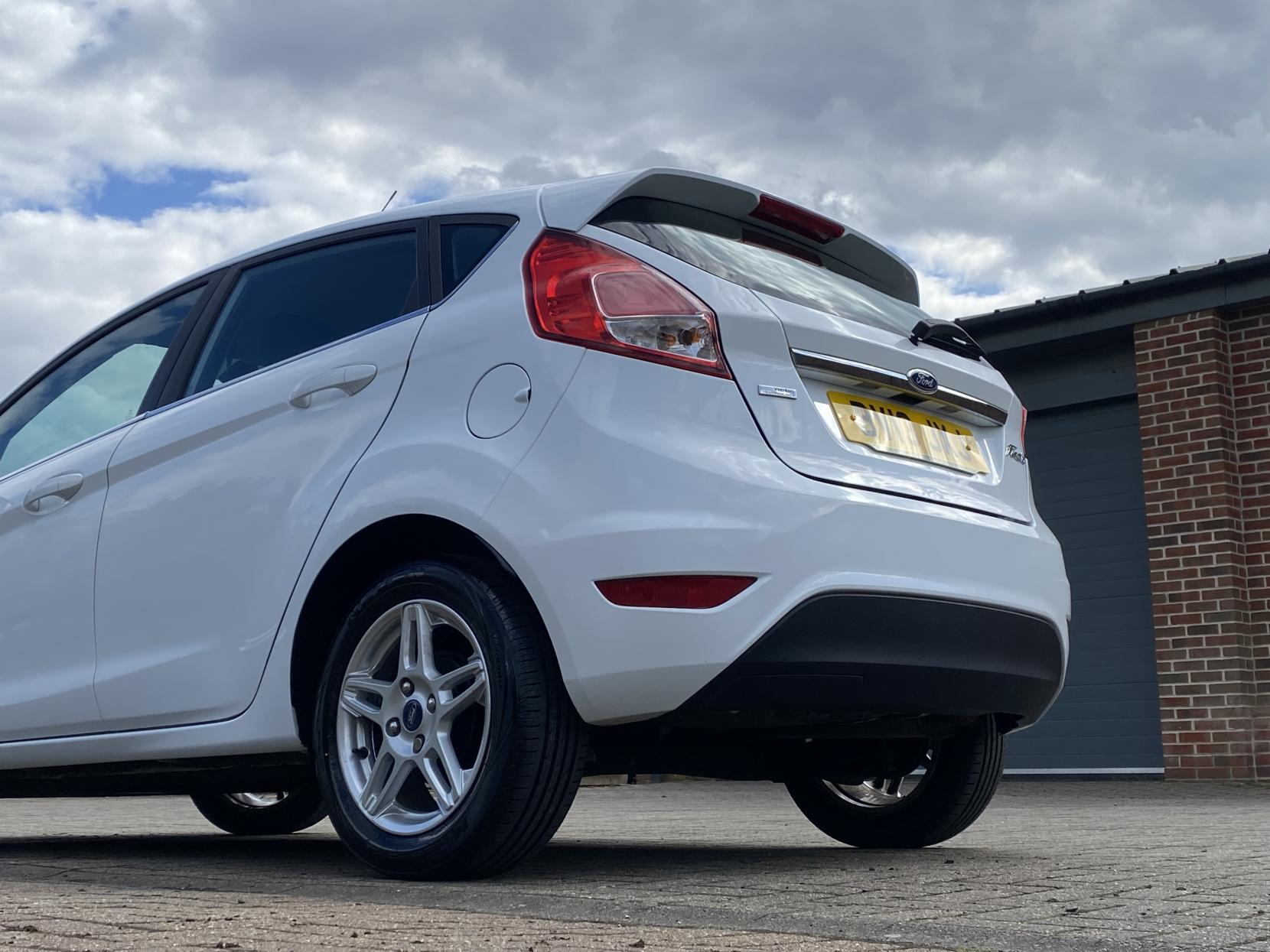 Ford Fiesta 1.0 Zetec Hatchback 5dr Petrol Manual Euro 5 (s/s) (80 ps)