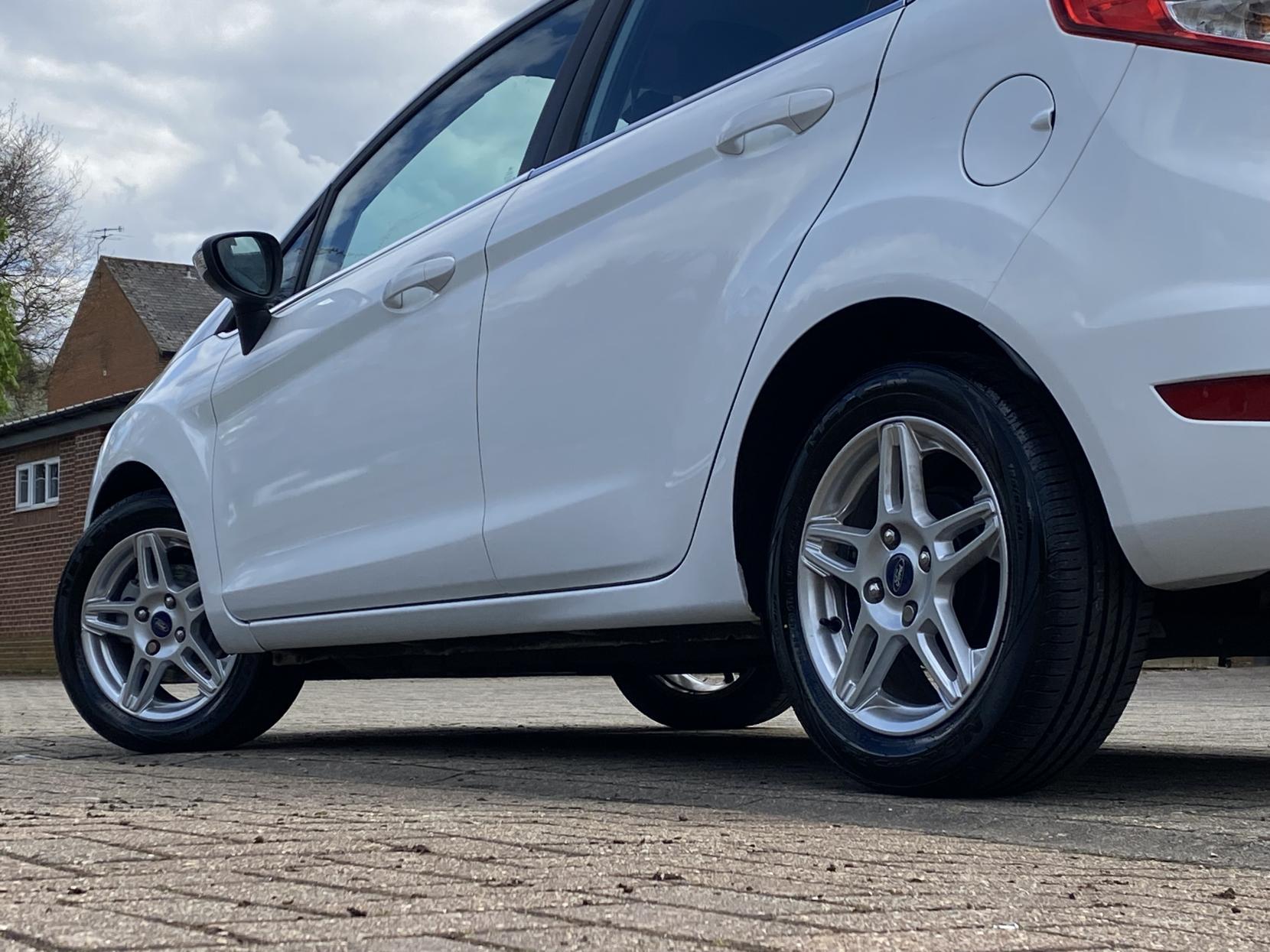 Ford Fiesta 1.0 Zetec Hatchback 5dr Petrol Manual Euro 5 (s/s) (80 ps)