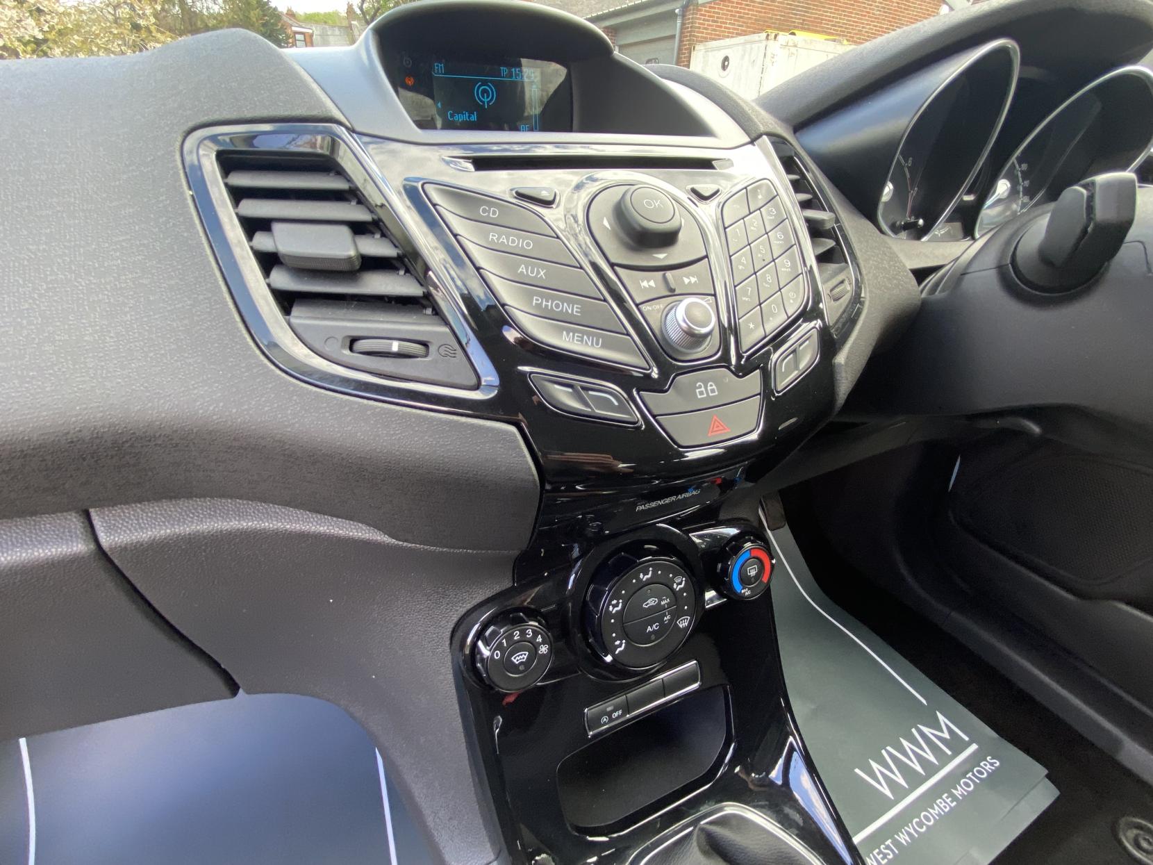 Ford Fiesta 1.0 Zetec Hatchback 5dr Petrol Manual Euro 5 (s/s) (80 ps)