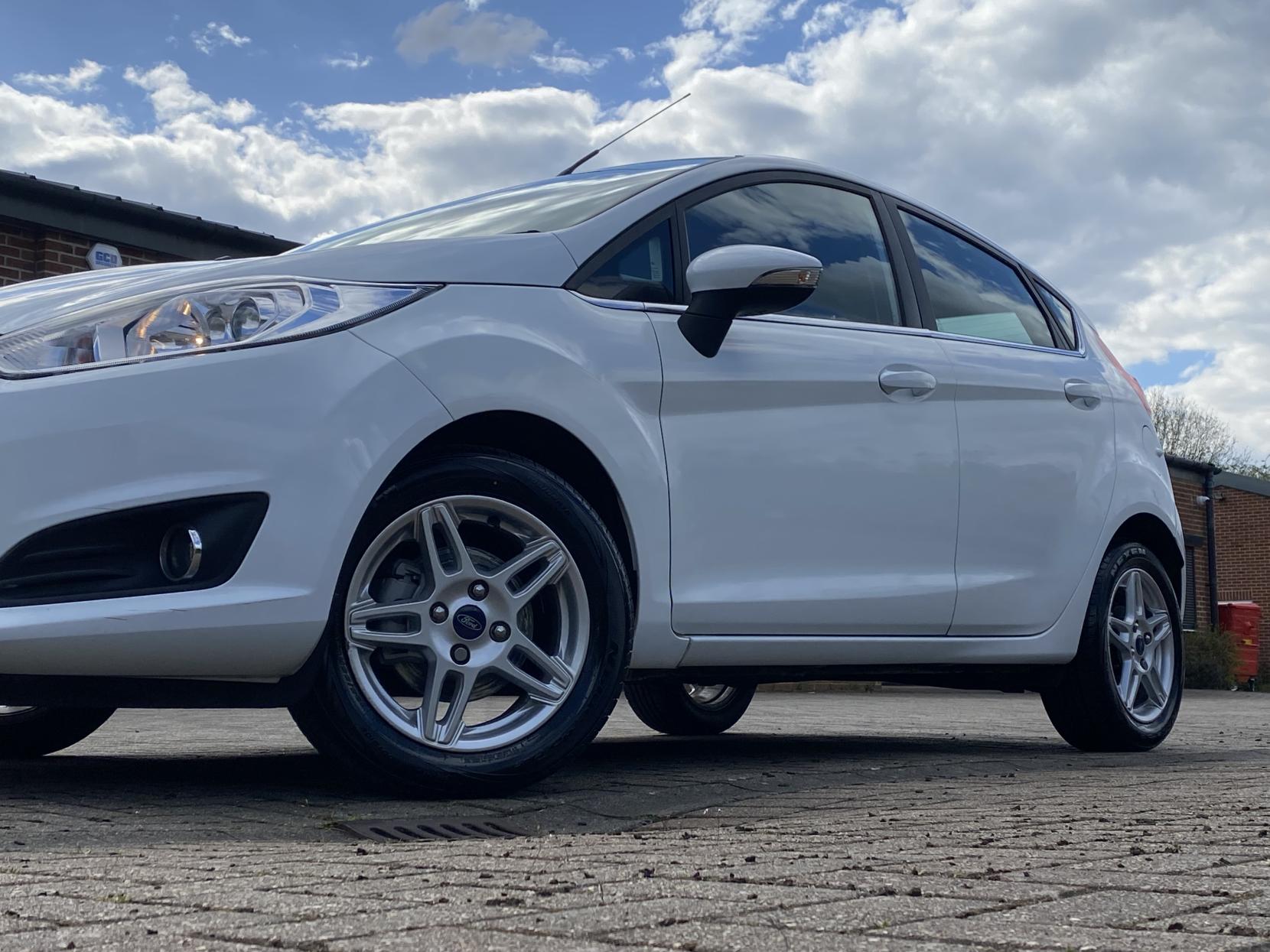 Ford Fiesta 1.0 Zetec Hatchback 5dr Petrol Manual Euro 5 (s/s) (80 ps)