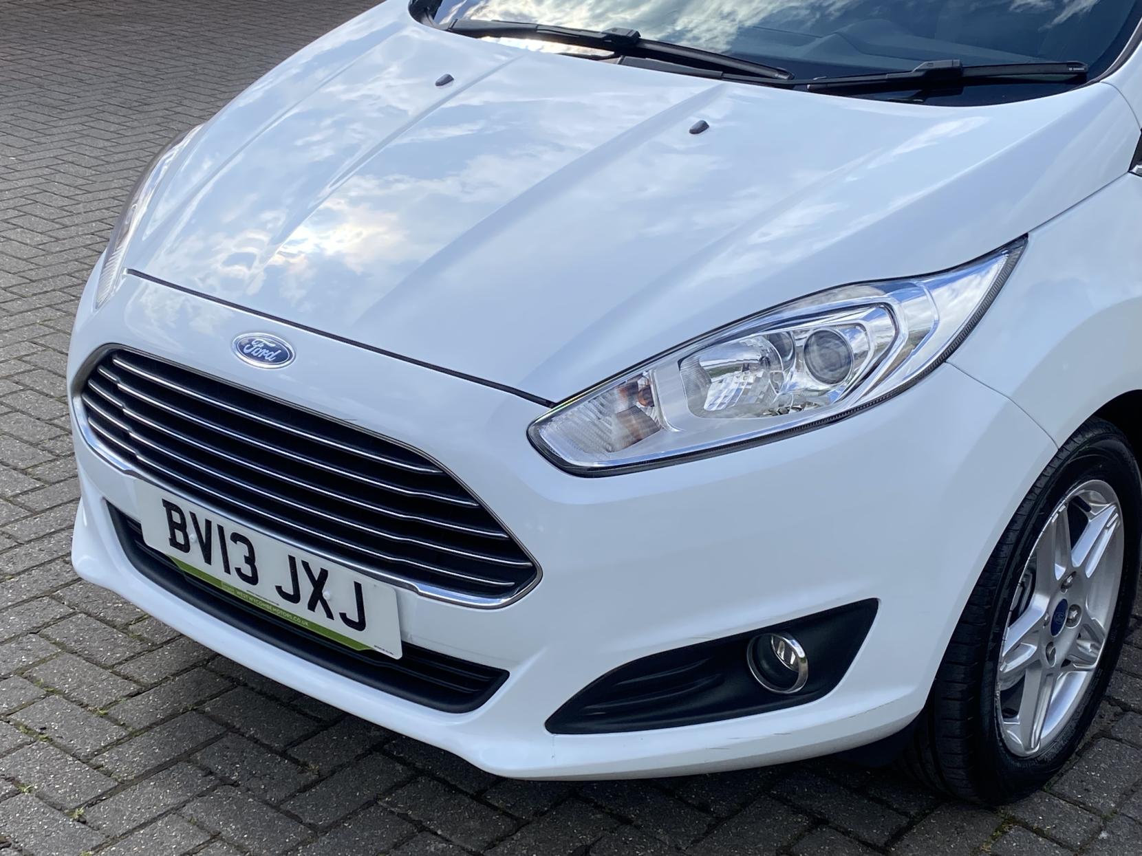 Ford Fiesta 1.0 Zetec Hatchback 5dr Petrol Manual Euro 5 (s/s) (80 ps)