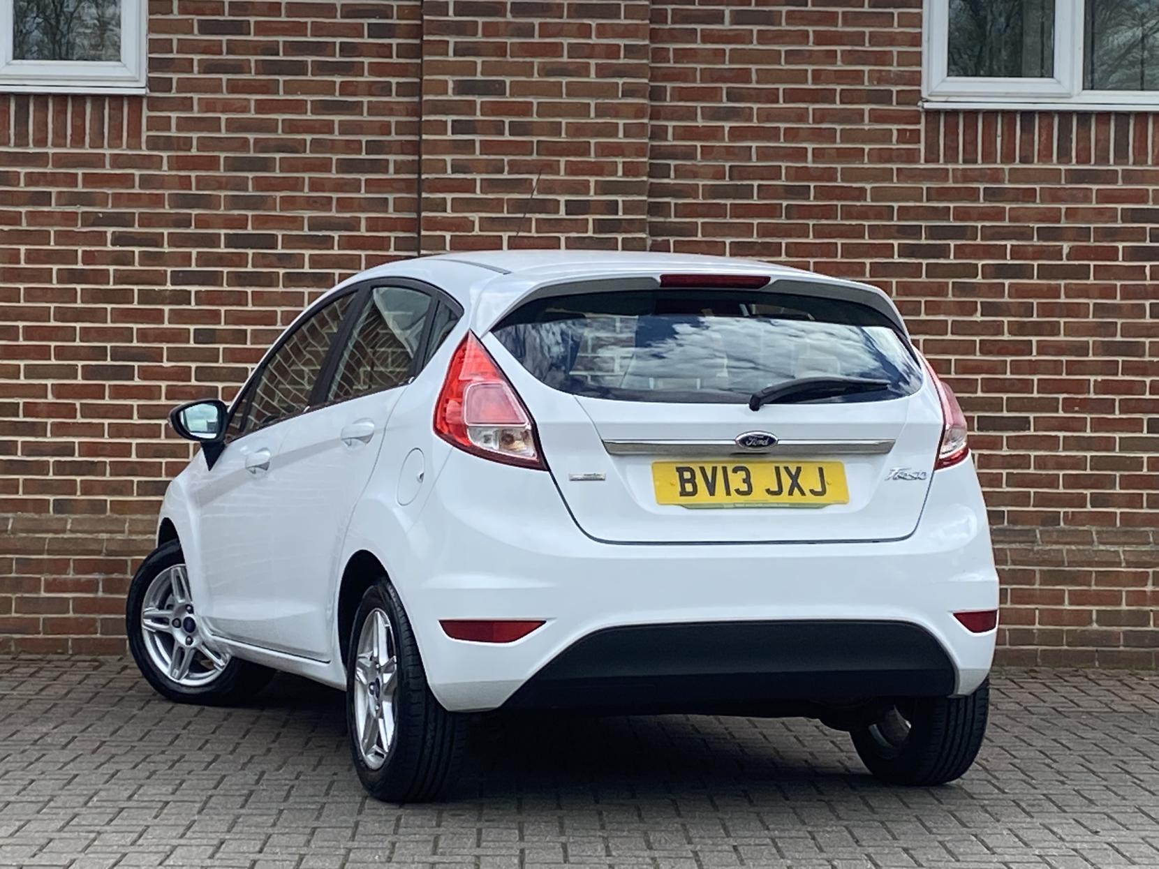 Ford Fiesta 1.0 Zetec Hatchback 5dr Petrol Manual Euro 5 (s/s) (80 ps)