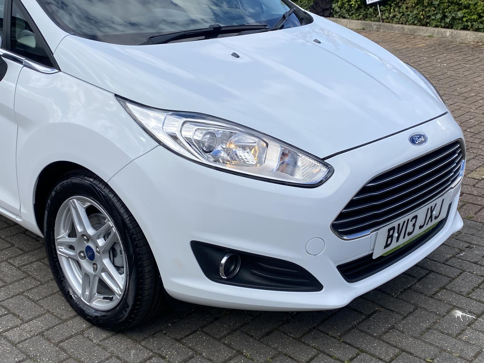 Ford Fiesta 1.0 Zetec Hatchback 5dr Petrol Manual Euro 5 (s/s) (80 ps)