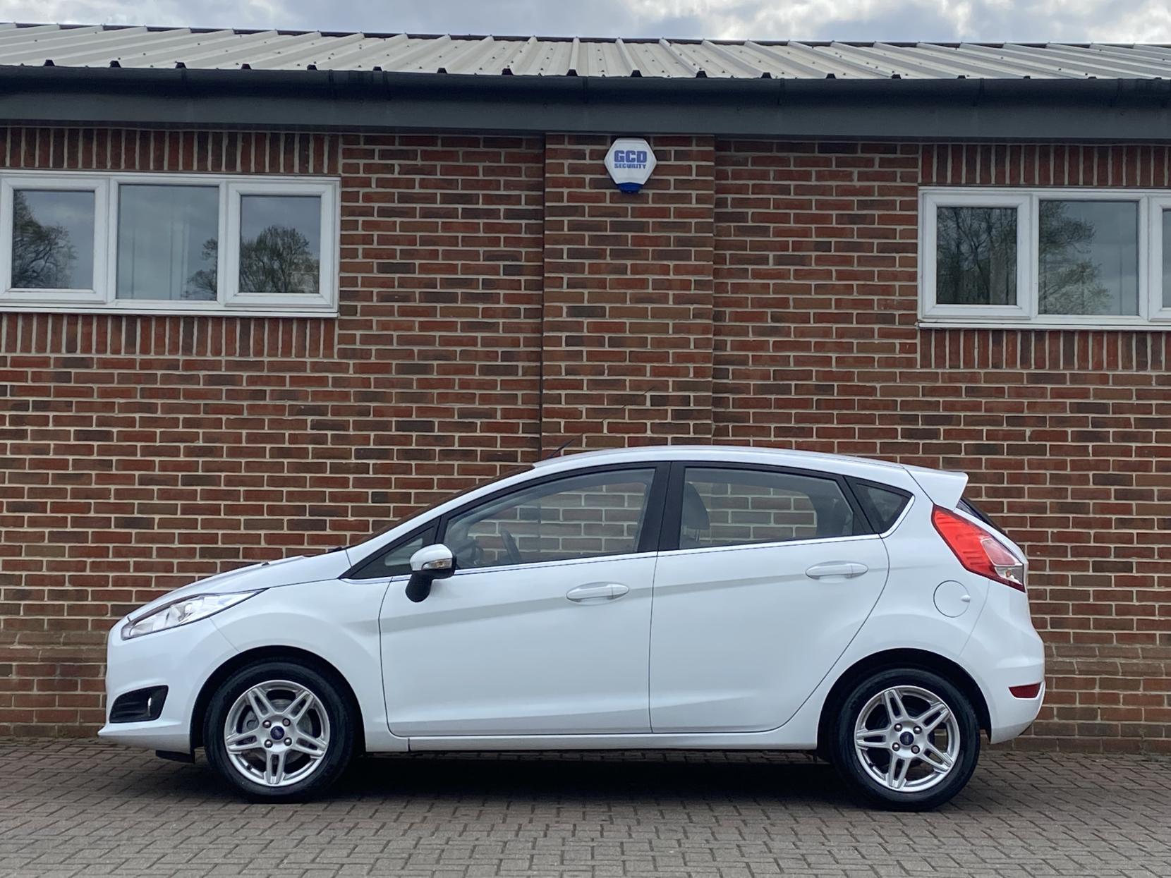 Ford Fiesta 1.0 Zetec Hatchback 5dr Petrol Manual Euro 5 (s/s) (80 ps)