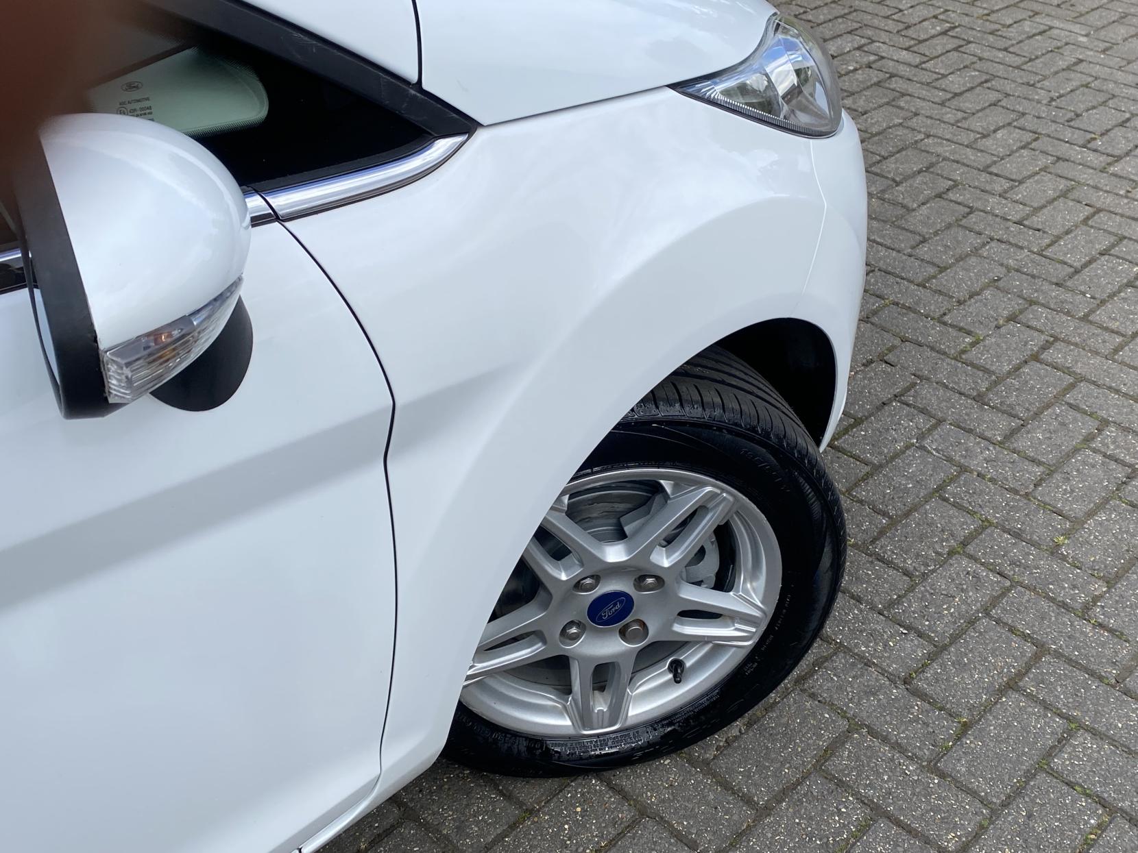 Ford Fiesta 1.0 Zetec Hatchback 5dr Petrol Manual Euro 5 (s/s) (80 ps)