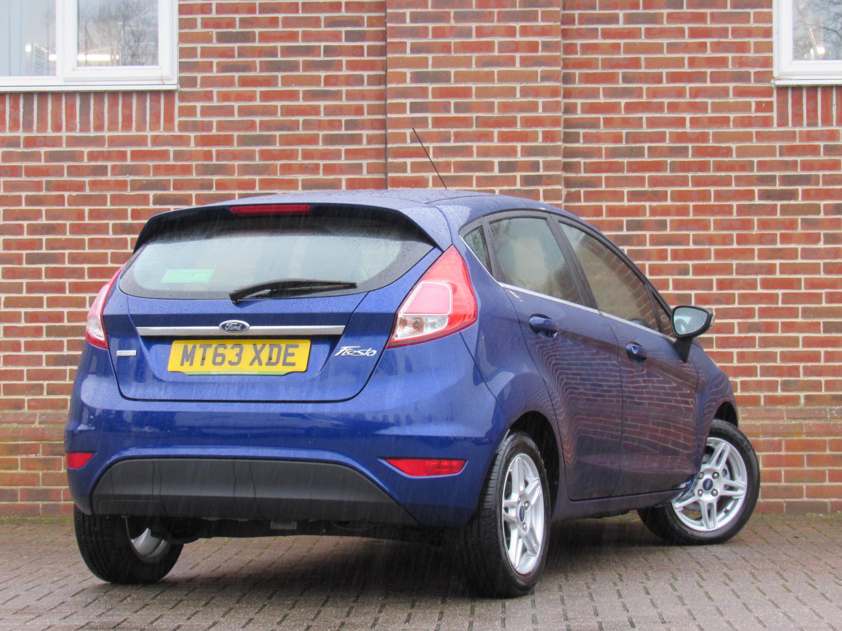 Ford Fiesta 1.0T EcoBoost Zetec Hatchback 5dr Petrol Manual Euro 5 (s/s) (100 ps)