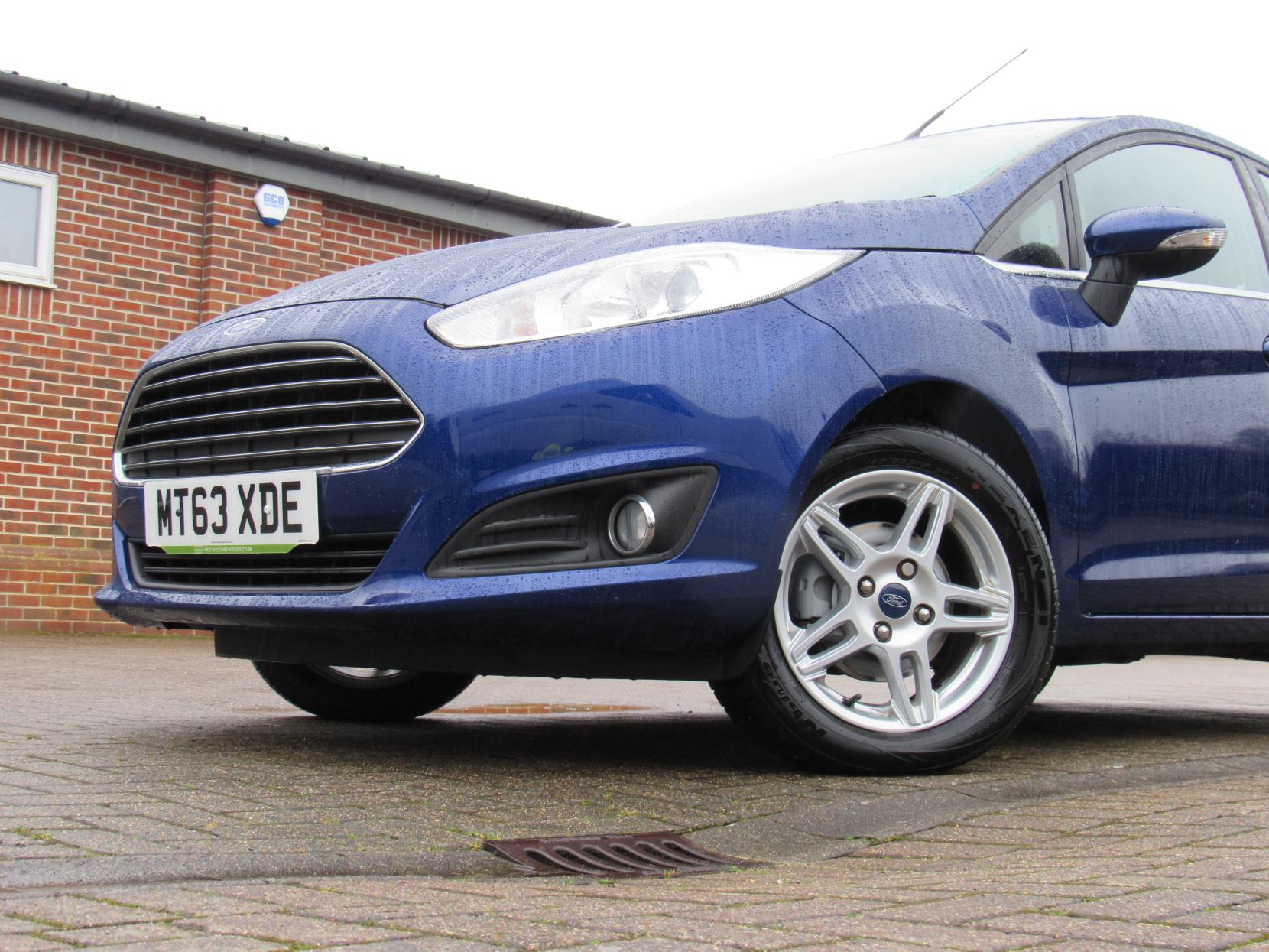 Ford Fiesta 1.0T EcoBoost Zetec Hatchback 5dr Petrol Manual Euro 5 (s/s) (100 ps)